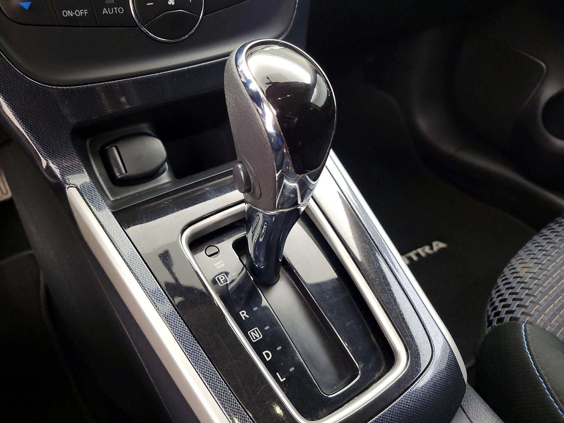 Thumbnail: 2019 Nissan Sentra - 17
