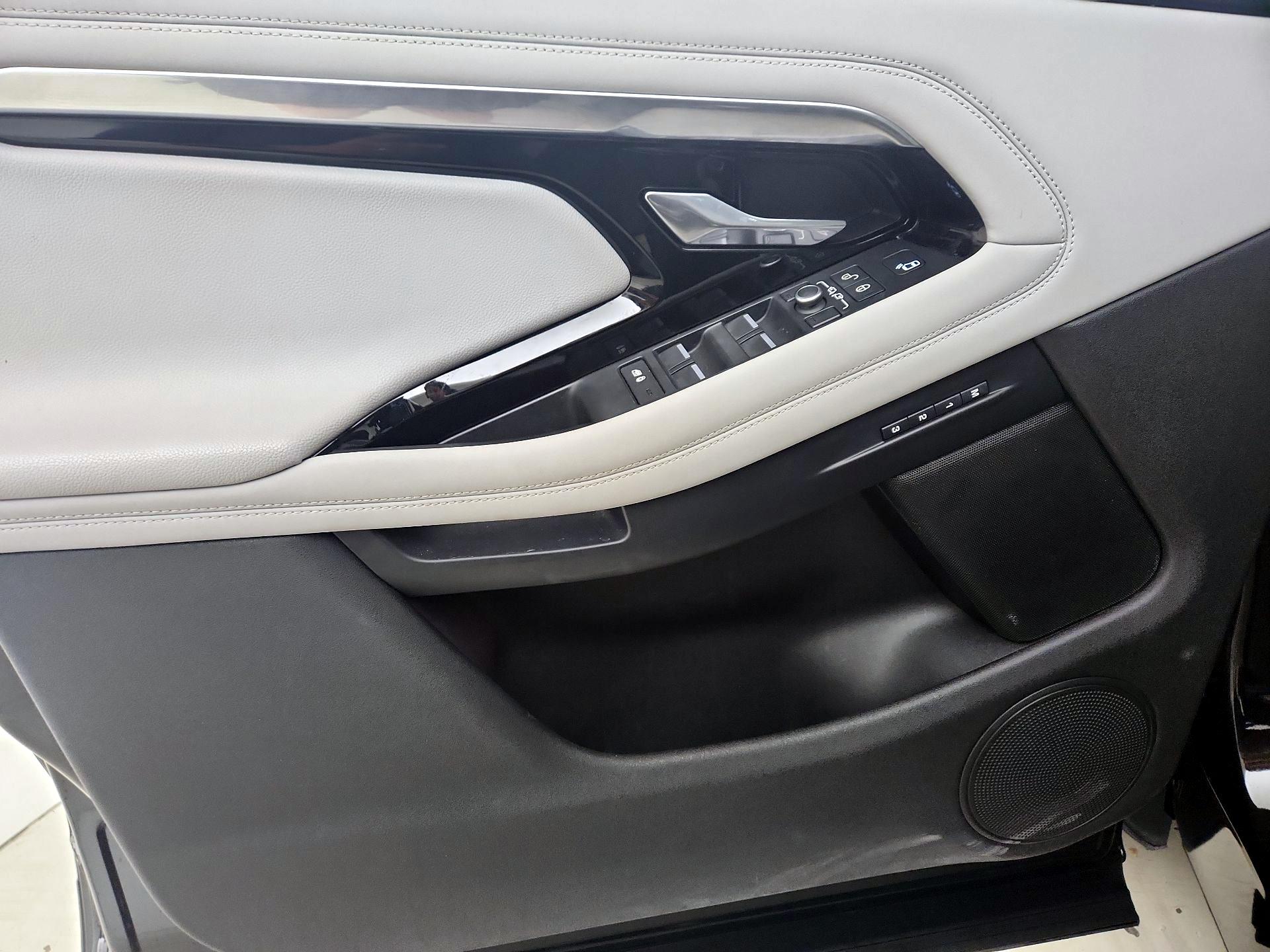 Thumbnail: 2020 Land Rover Range Rover Evoque - 12