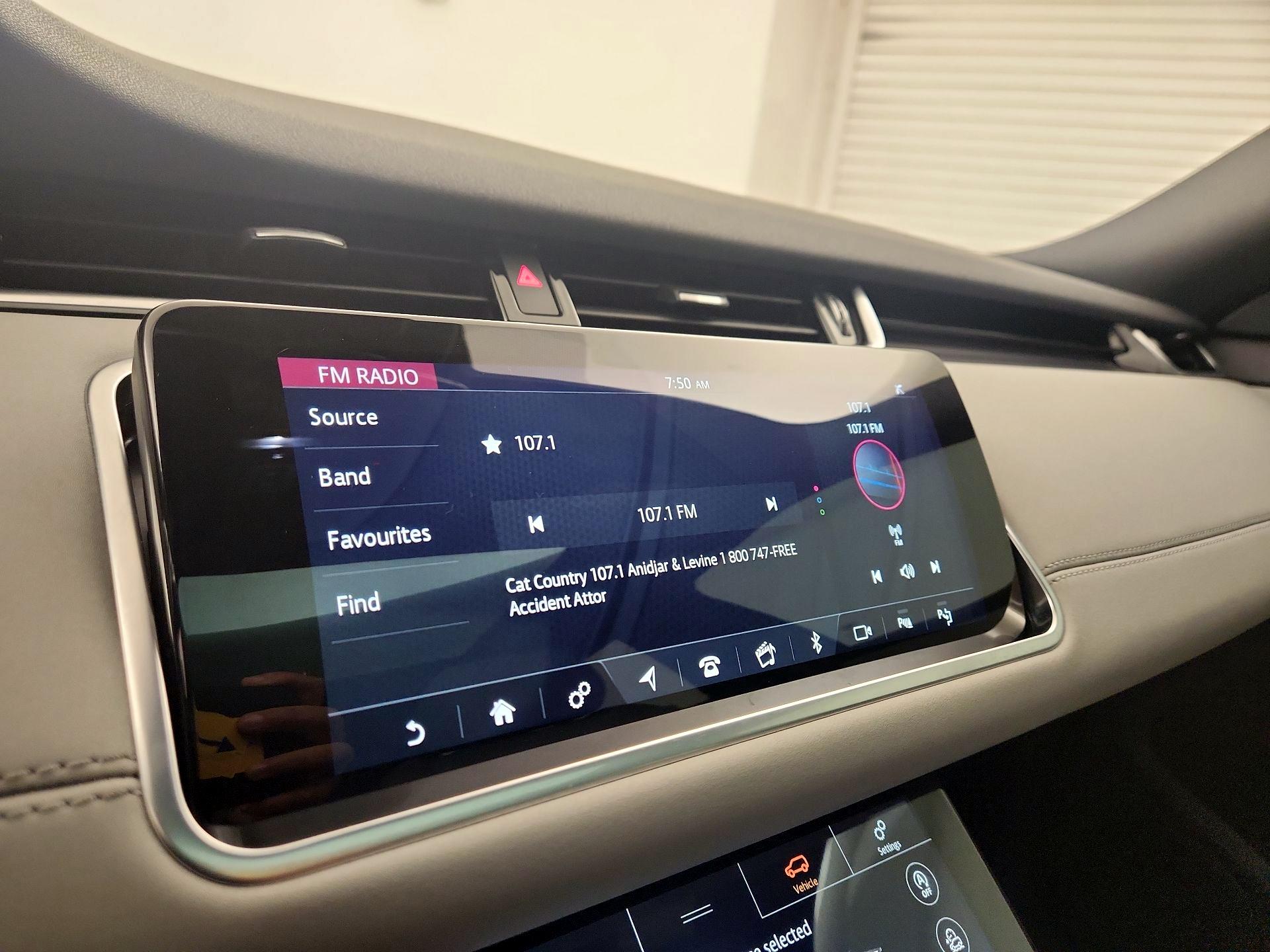Thumbnail: 2020 Land Rover Range Rover Evoque - 15