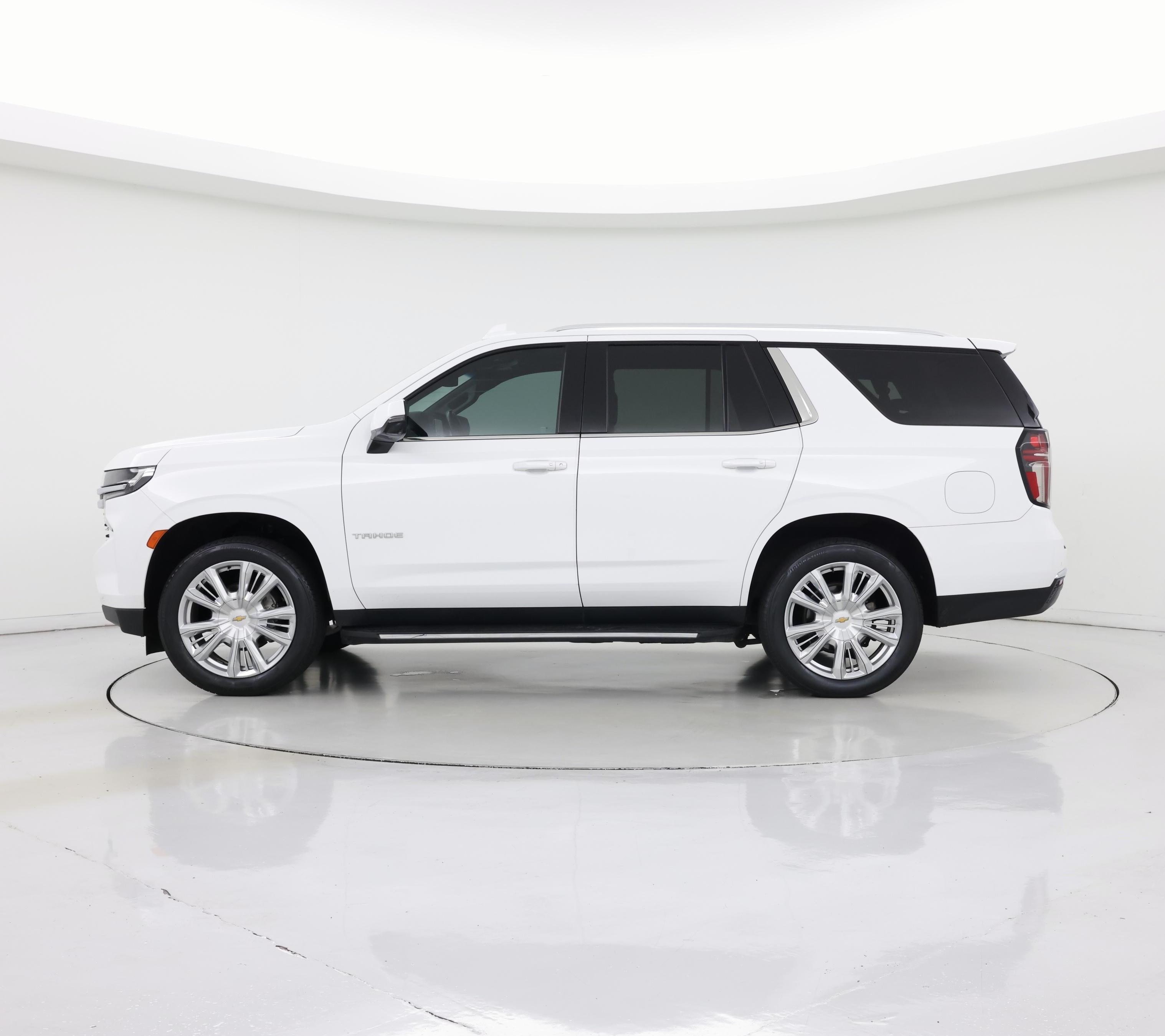 Thumbnail: 2022 Chevrolet Tahoe - 3