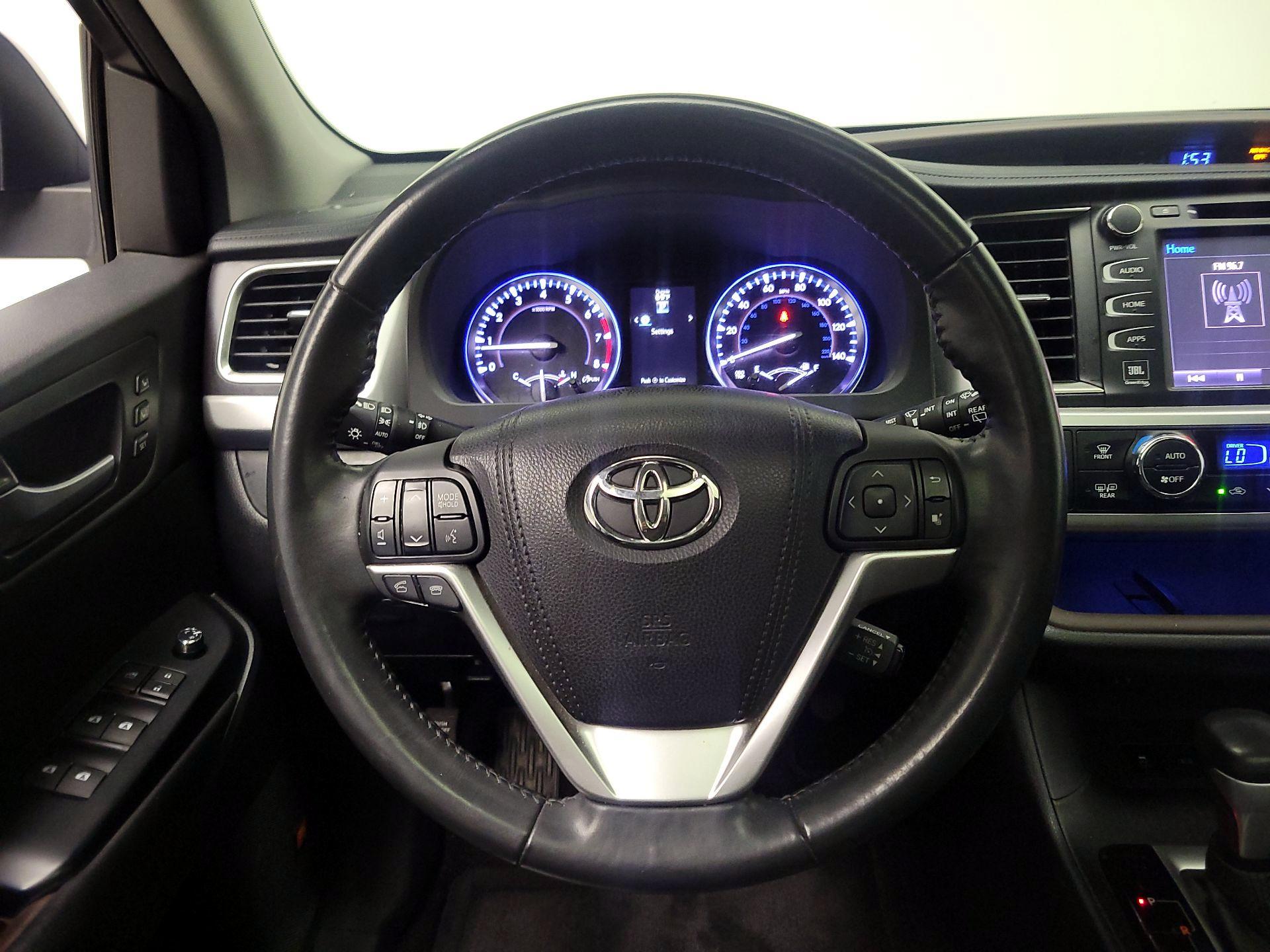 Thumbnail: 2015 Toyota Highlander - 10