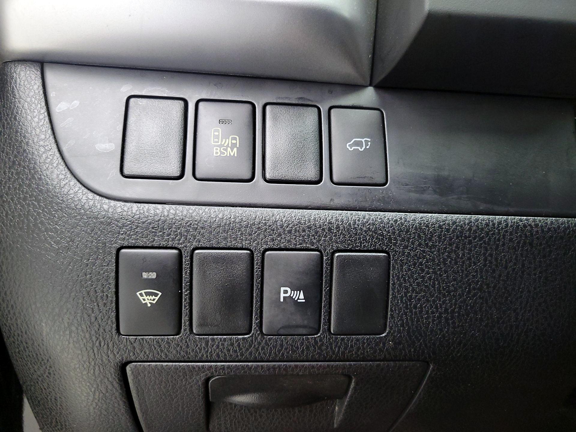 Thumbnail: 2015 Toyota Highlander - 13