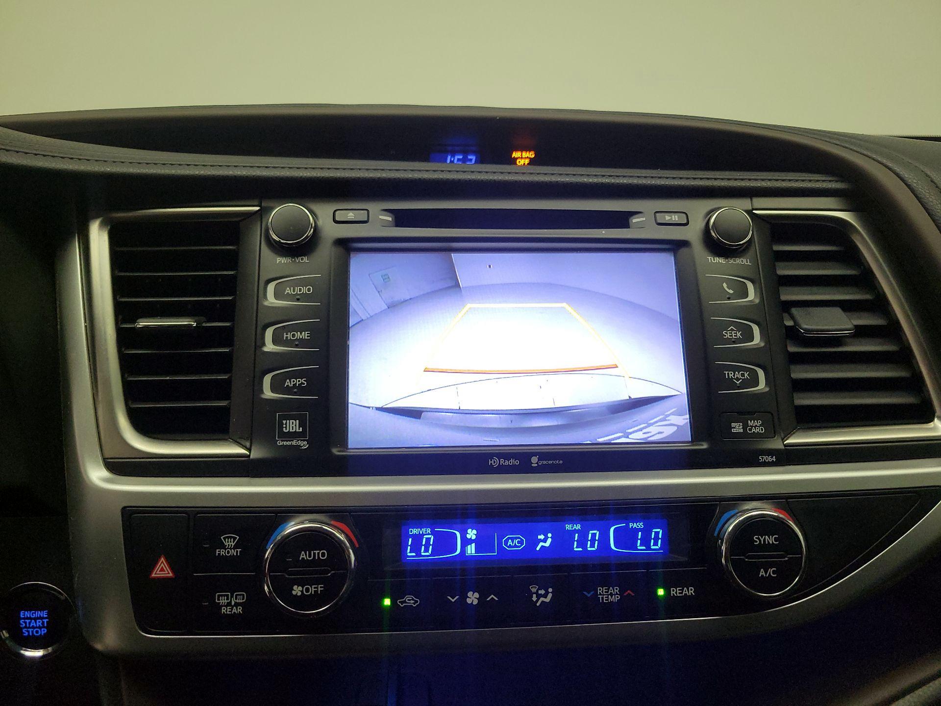Thumbnail: 2015 Toyota Highlander - 15