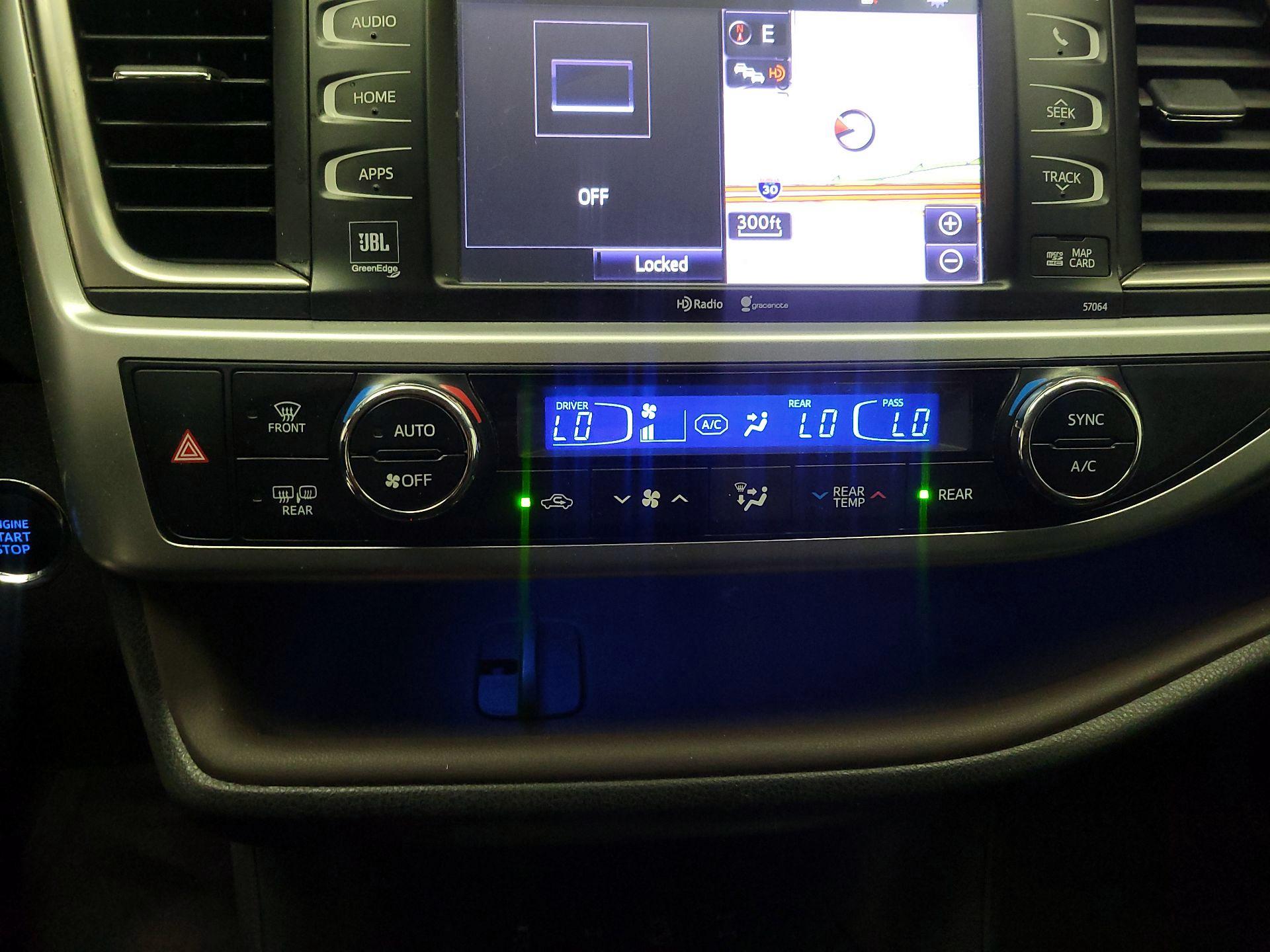 Thumbnail: 2015 Toyota Highlander - 17