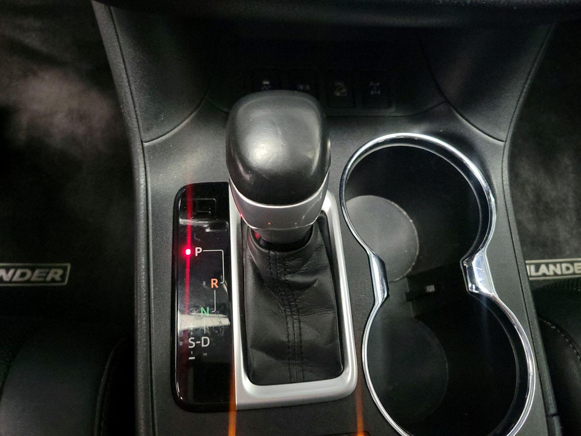 Thumbnail: 2015 Toyota Highlander - 18