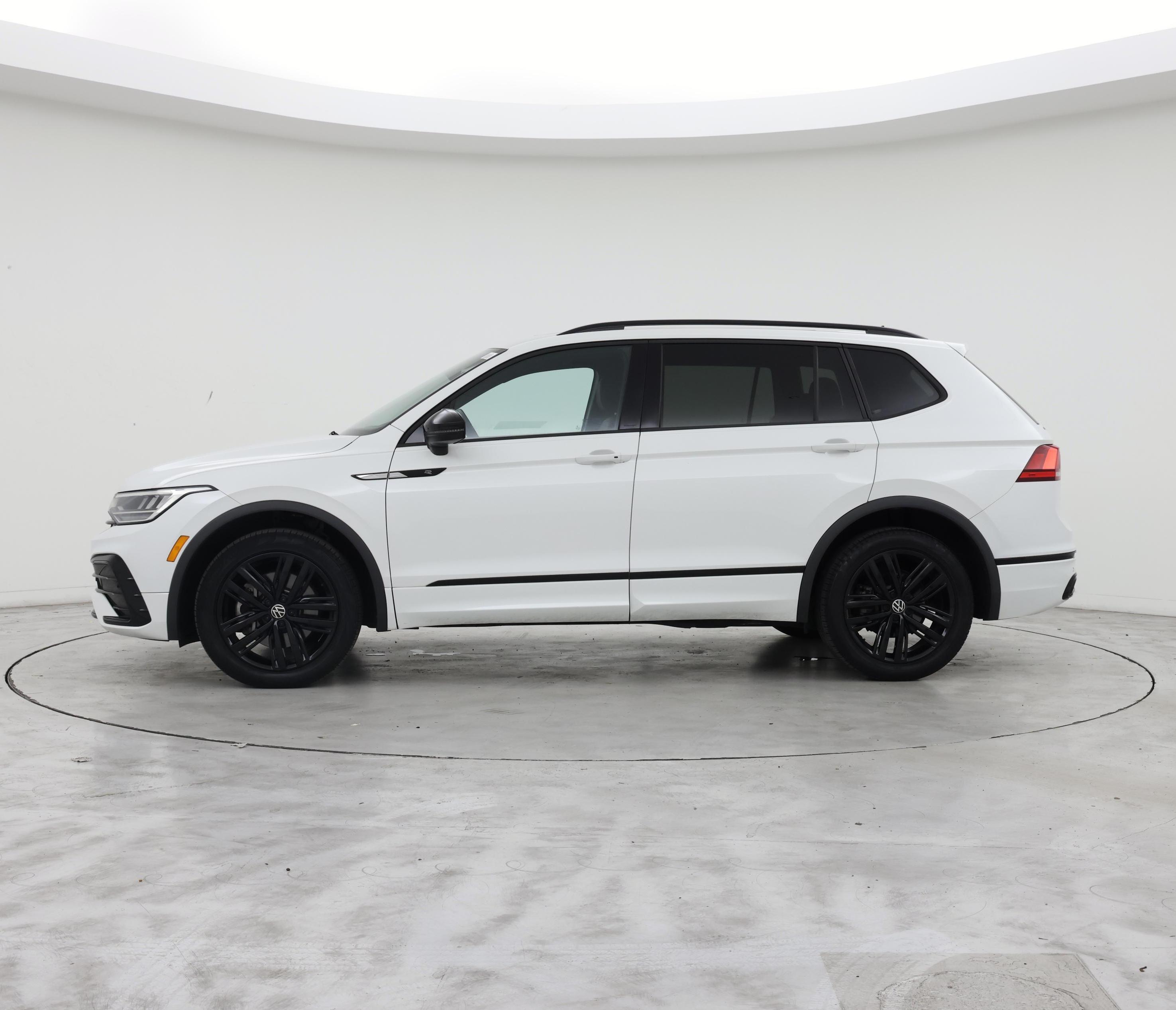 Thumbnail: 2022 Volkswagen Tiguan - 3