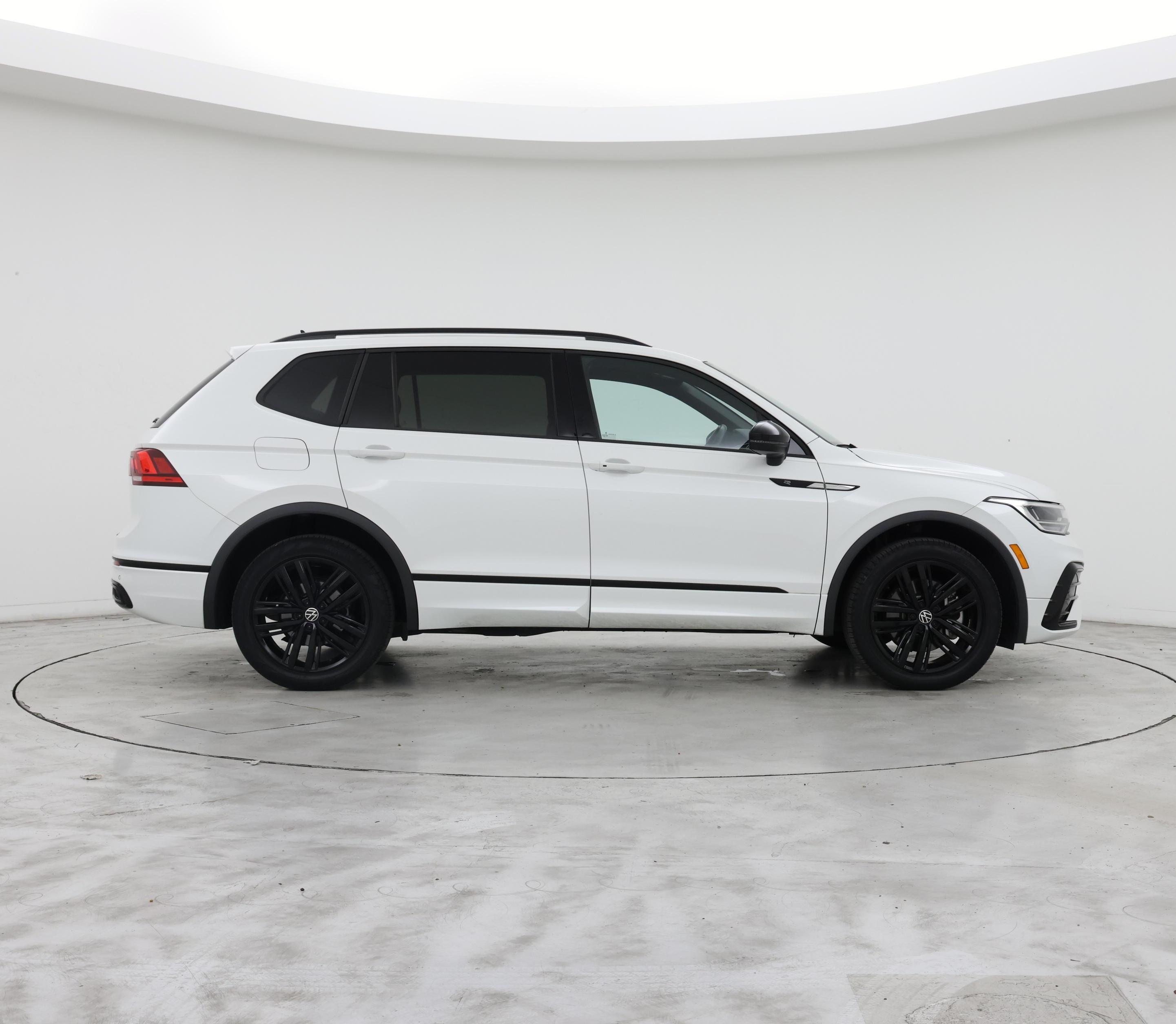 Thumbnail: 2022 Volkswagen Tiguan - 7