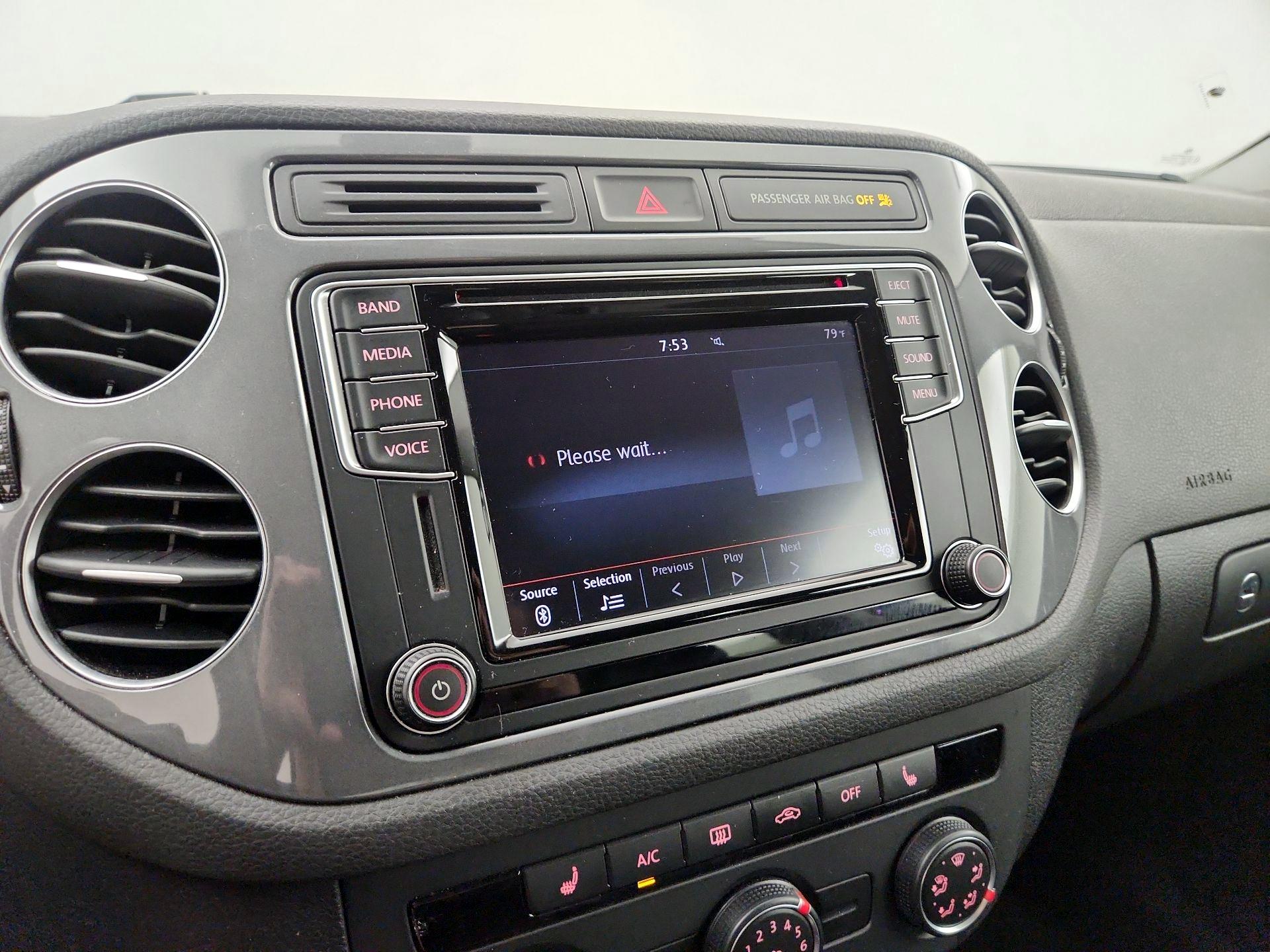 Thumbnail: 2017 Volkswagen Tiguan - 15