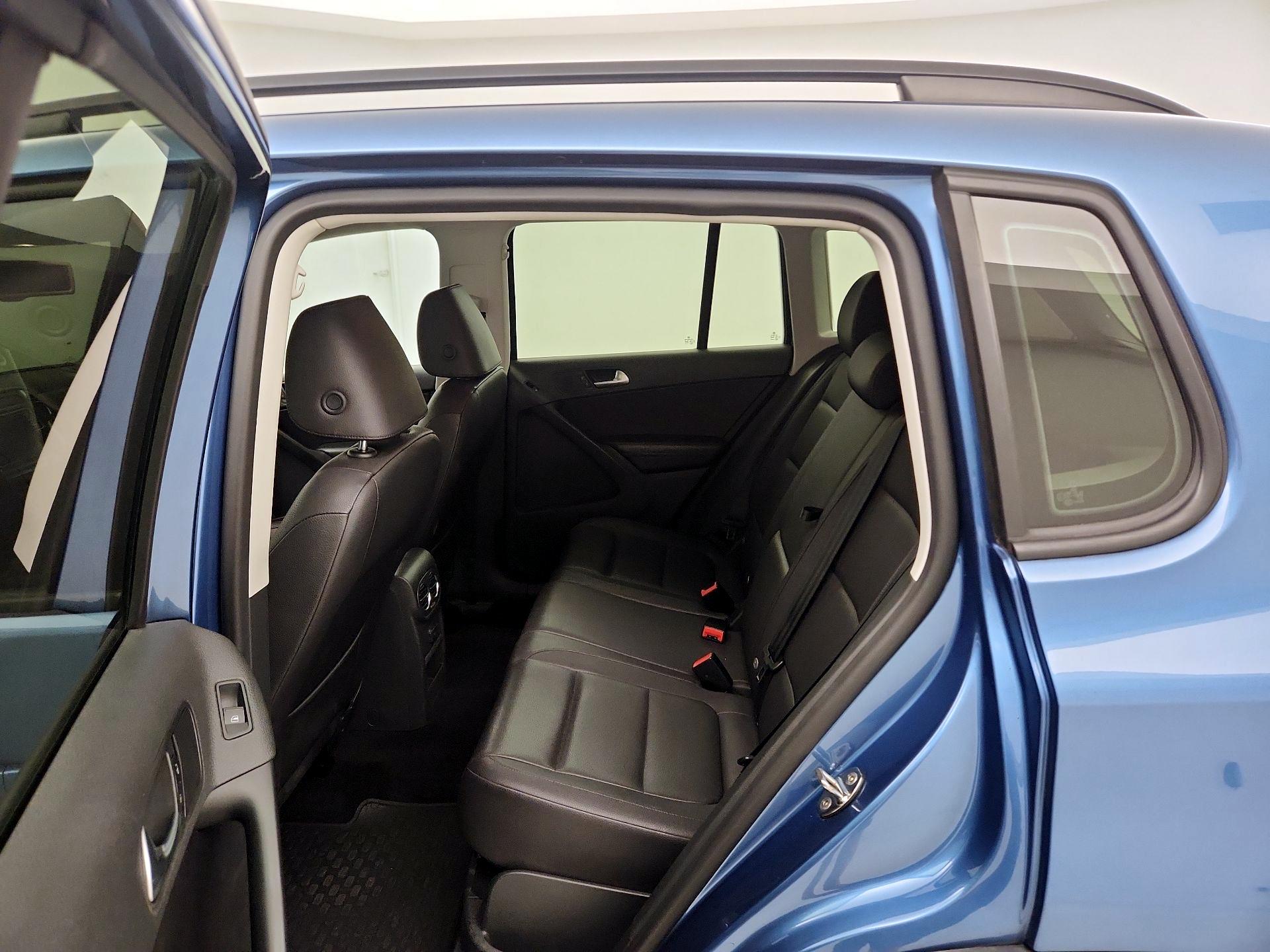 Thumbnail: 2017 Volkswagen Tiguan - 19