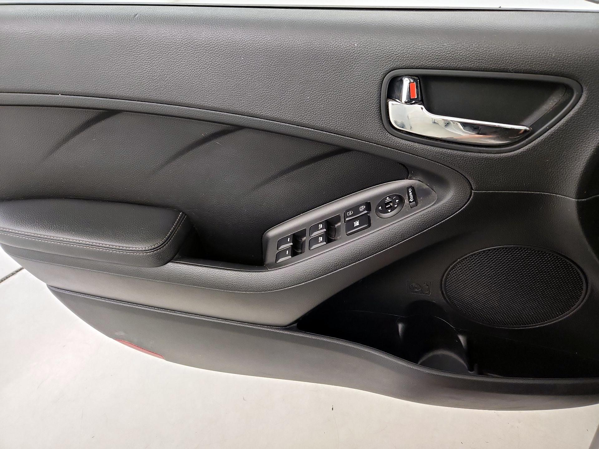 Thumbnail: 2015 Kia Forte - 12