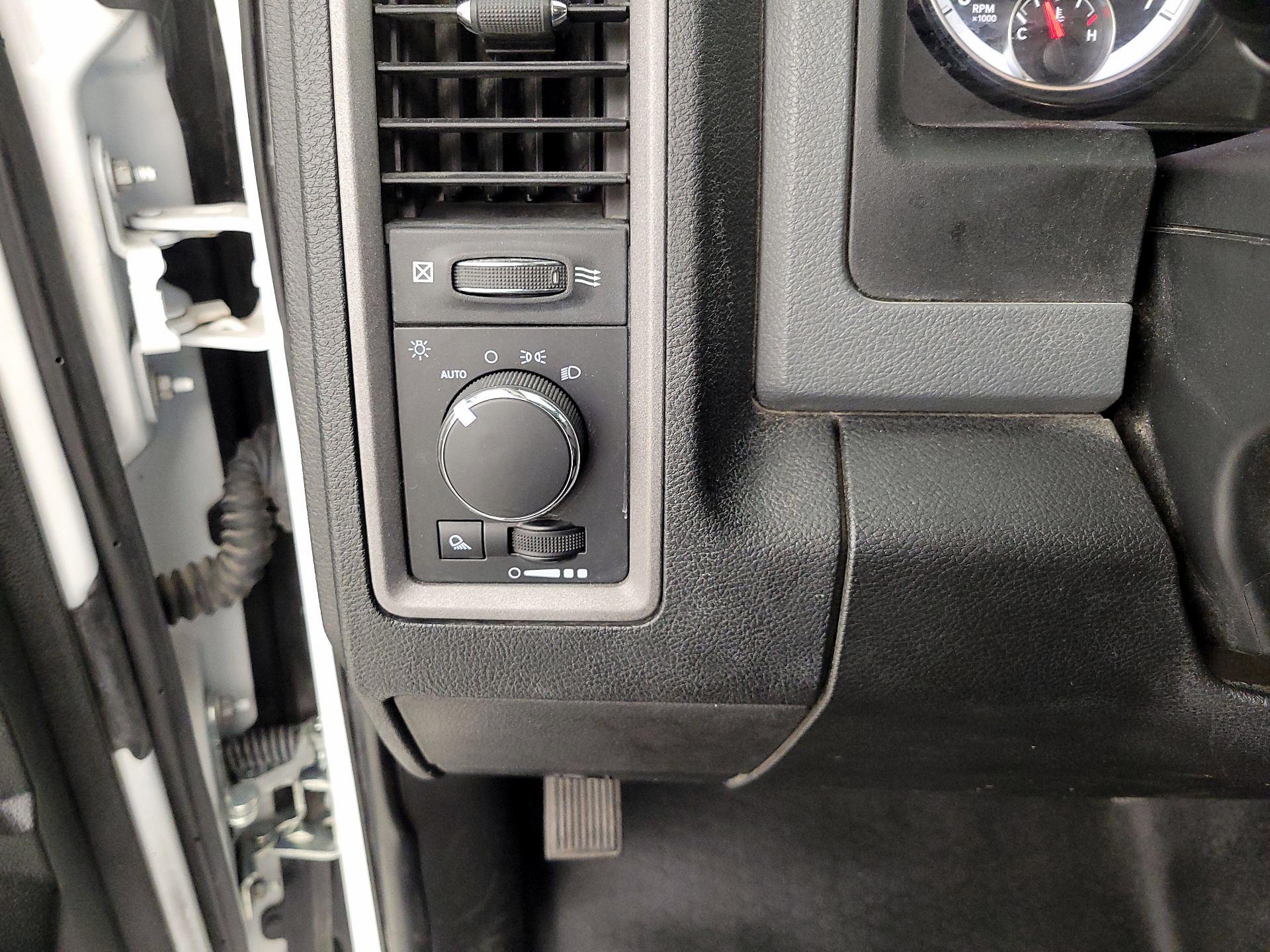 Thumbnail: 2019 RAM 1500 Classic - 13