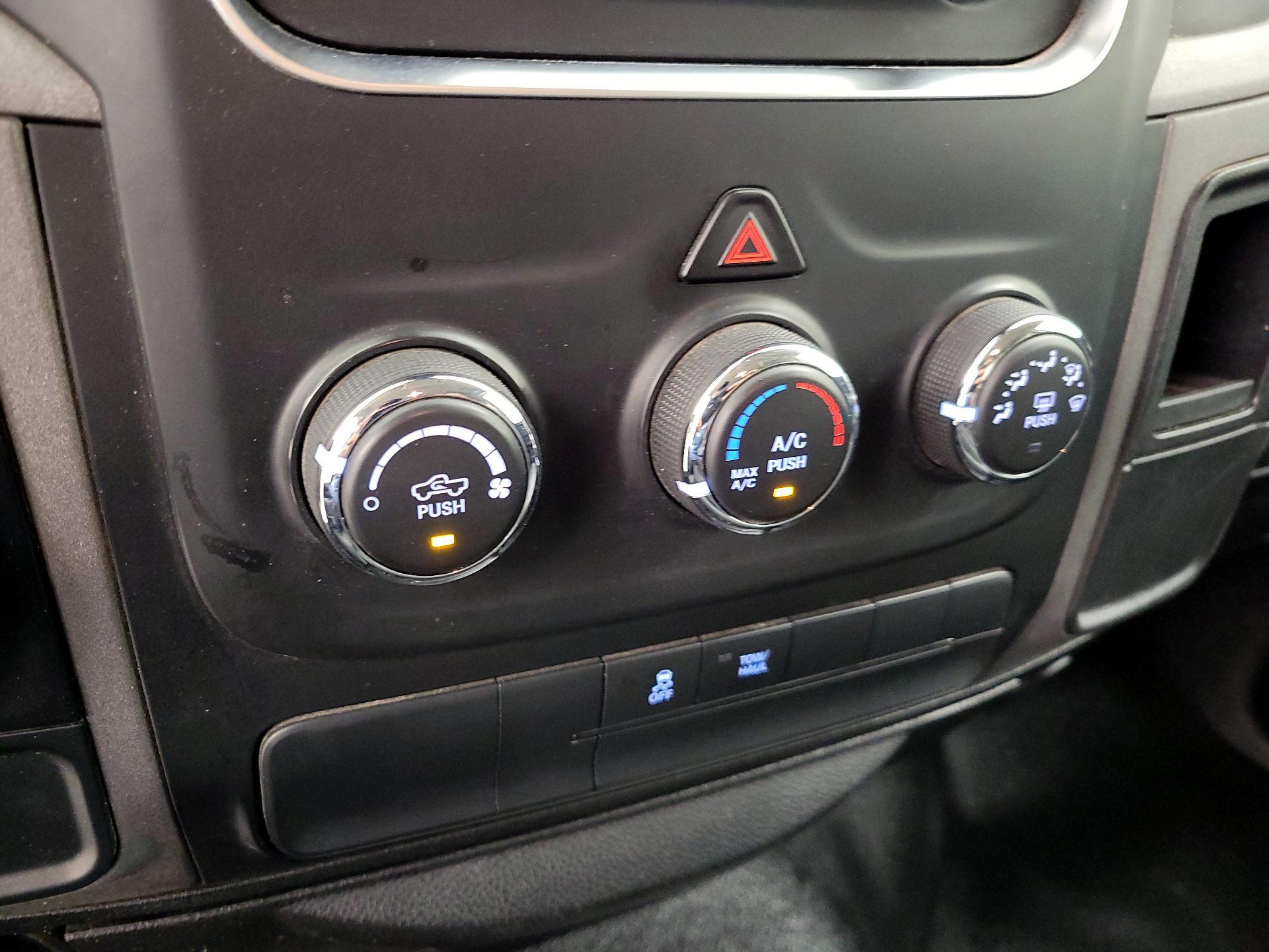 Thumbnail: 2019 RAM 1500 Classic - 16