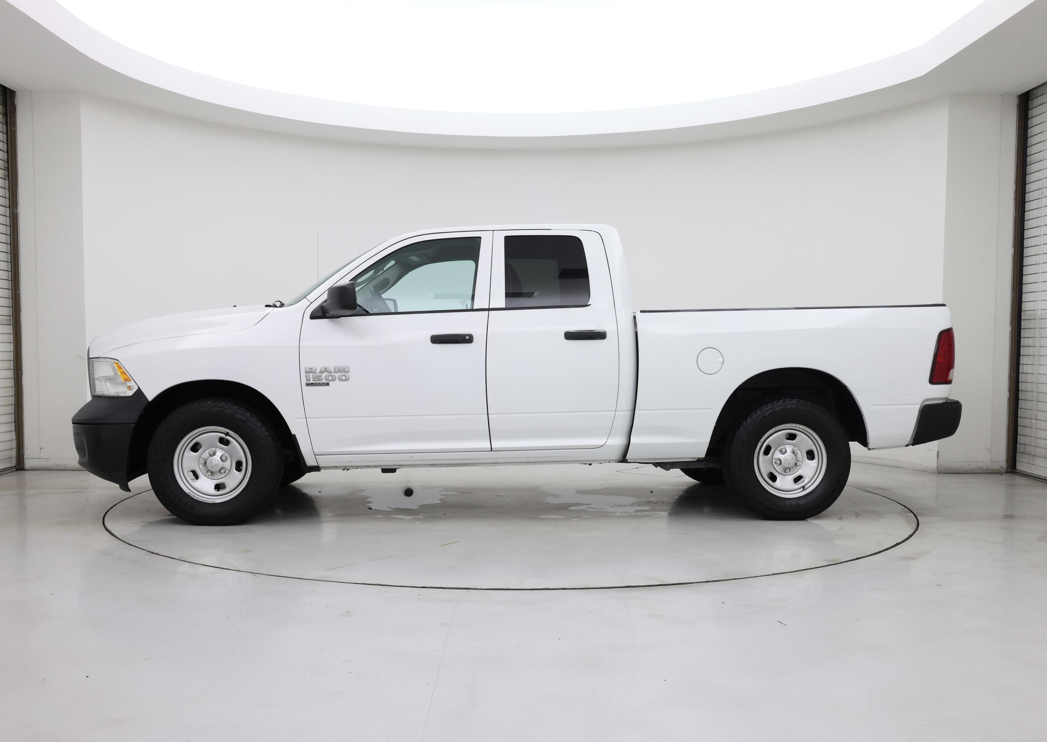 Thumbnail: 2019 RAM 1500 Classic - 3