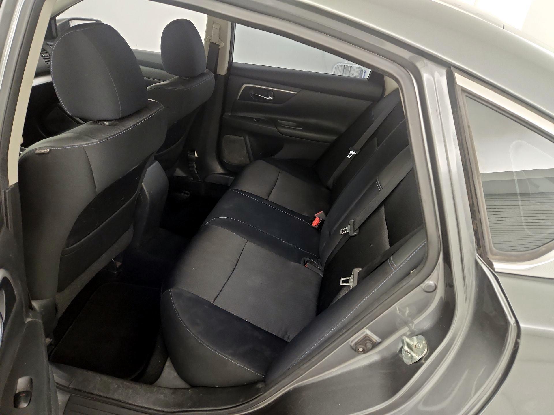 Thumbnail: 2017 Nissan Altima - 19