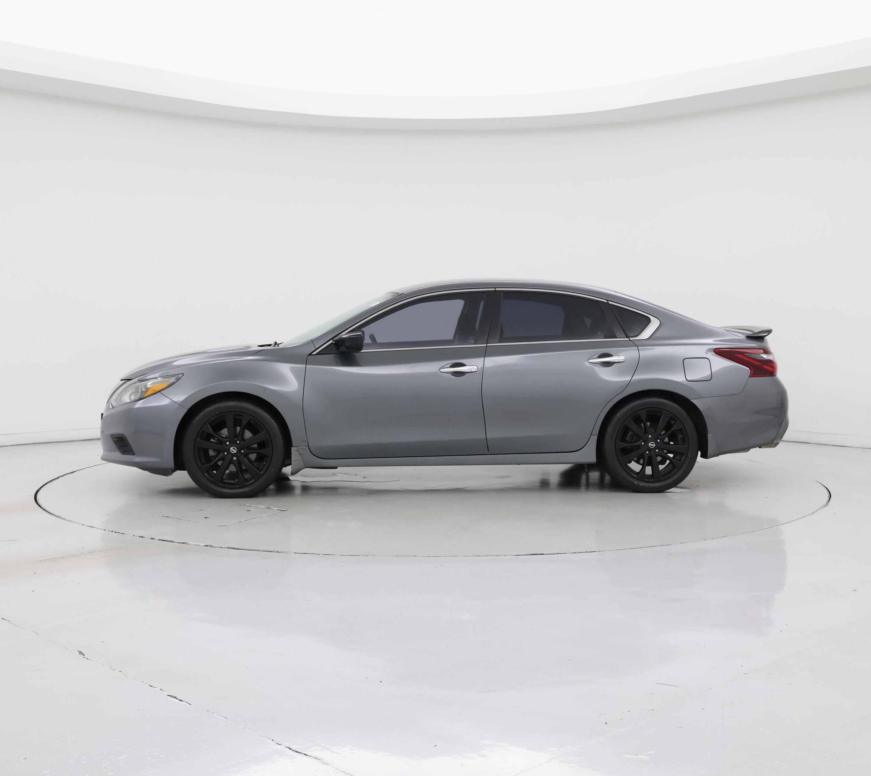 Thumbnail: 2017 Nissan Altima - 3