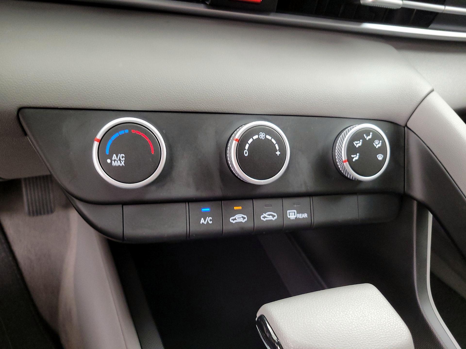 Thumbnail: 2024 Hyundai Elantra - 16
