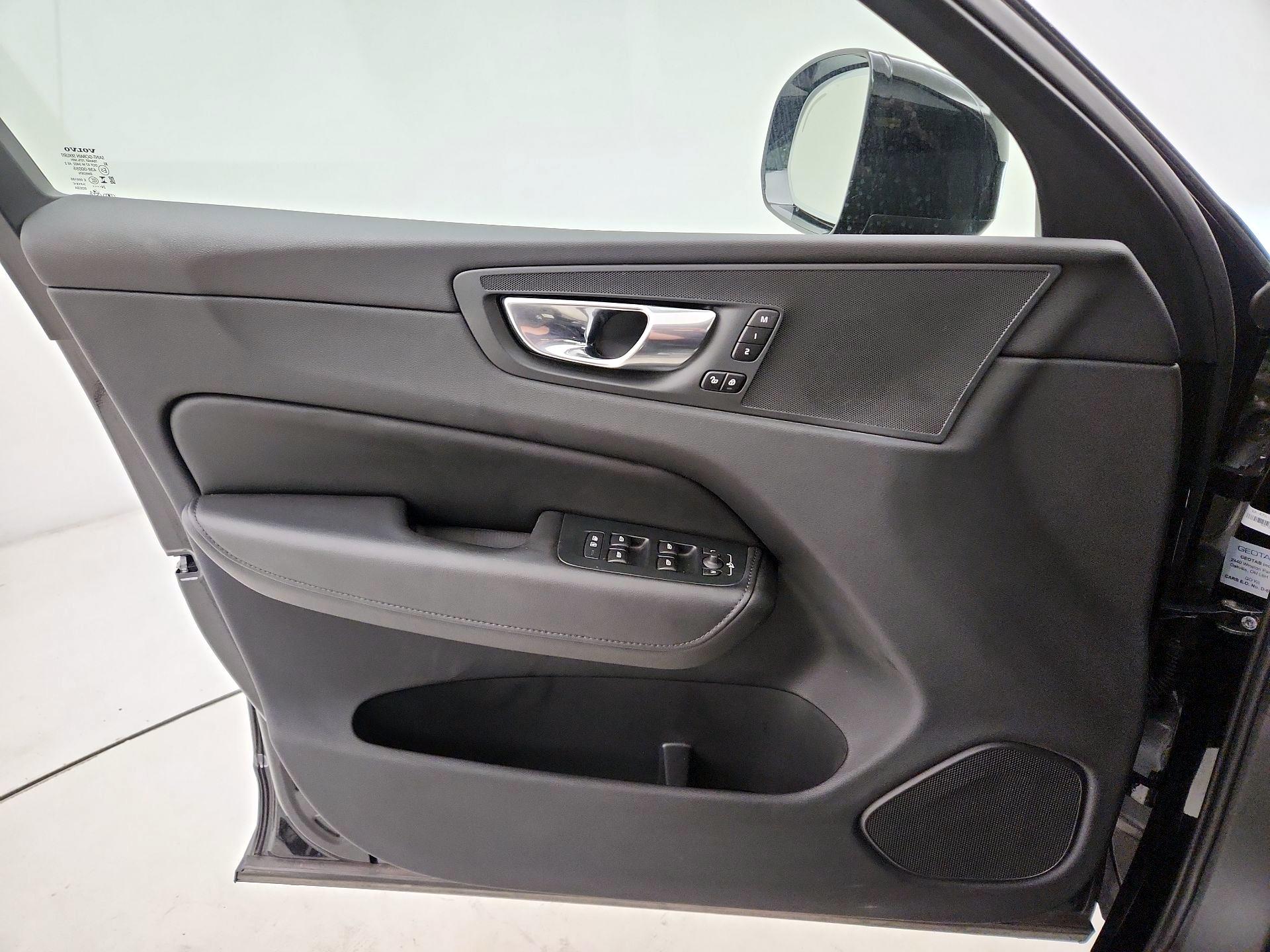 Thumbnail: 2025 Volvo XC60 - 12
