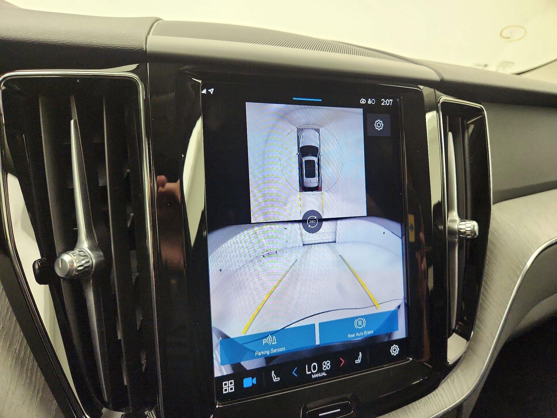 Thumbnail: 2025 Volvo XC60 - 13