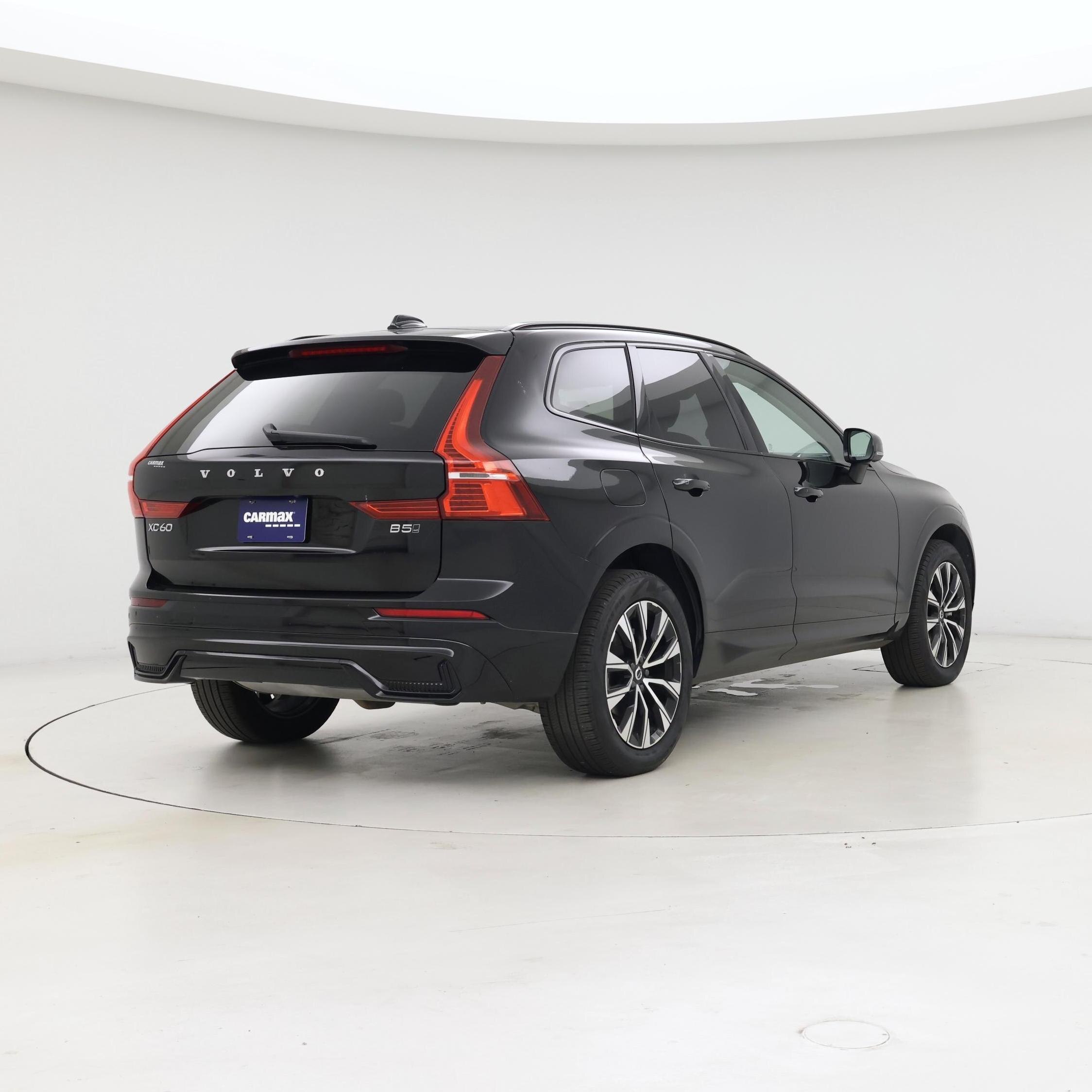 Thumbnail: 2025 Volvo XC60 - 8