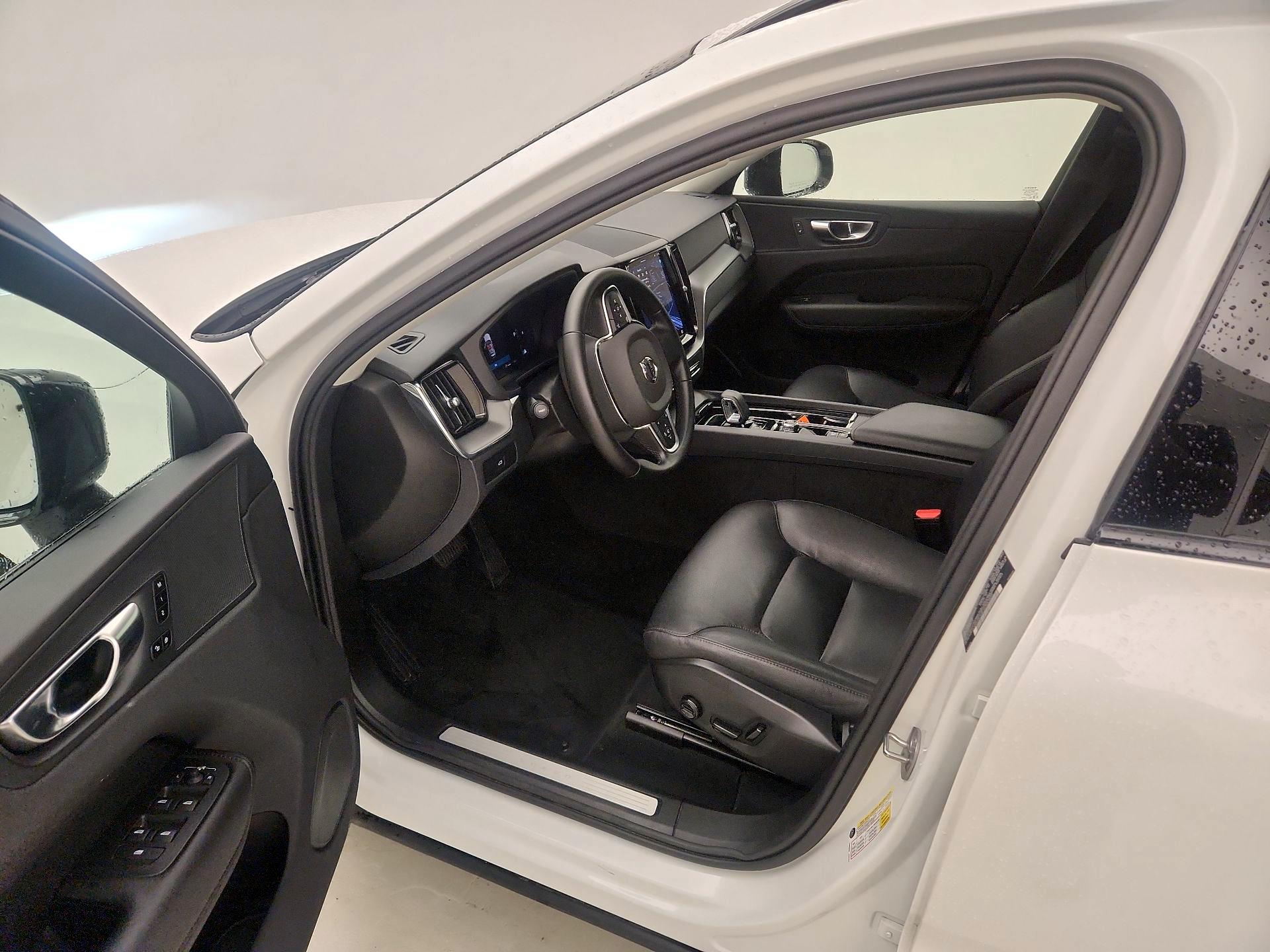 Thumbnail: 2025 Volvo XC60 - 11