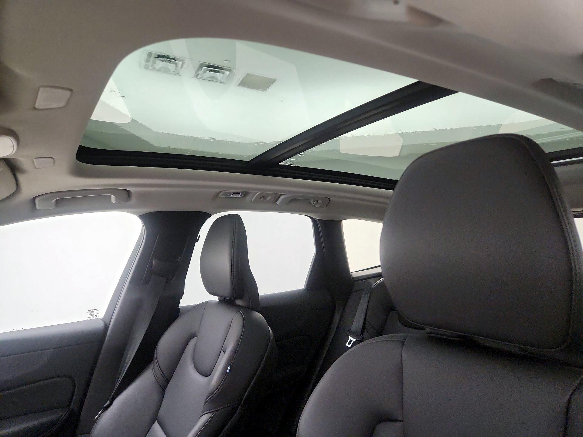 Thumbnail: 2025 Volvo XC60 - 20