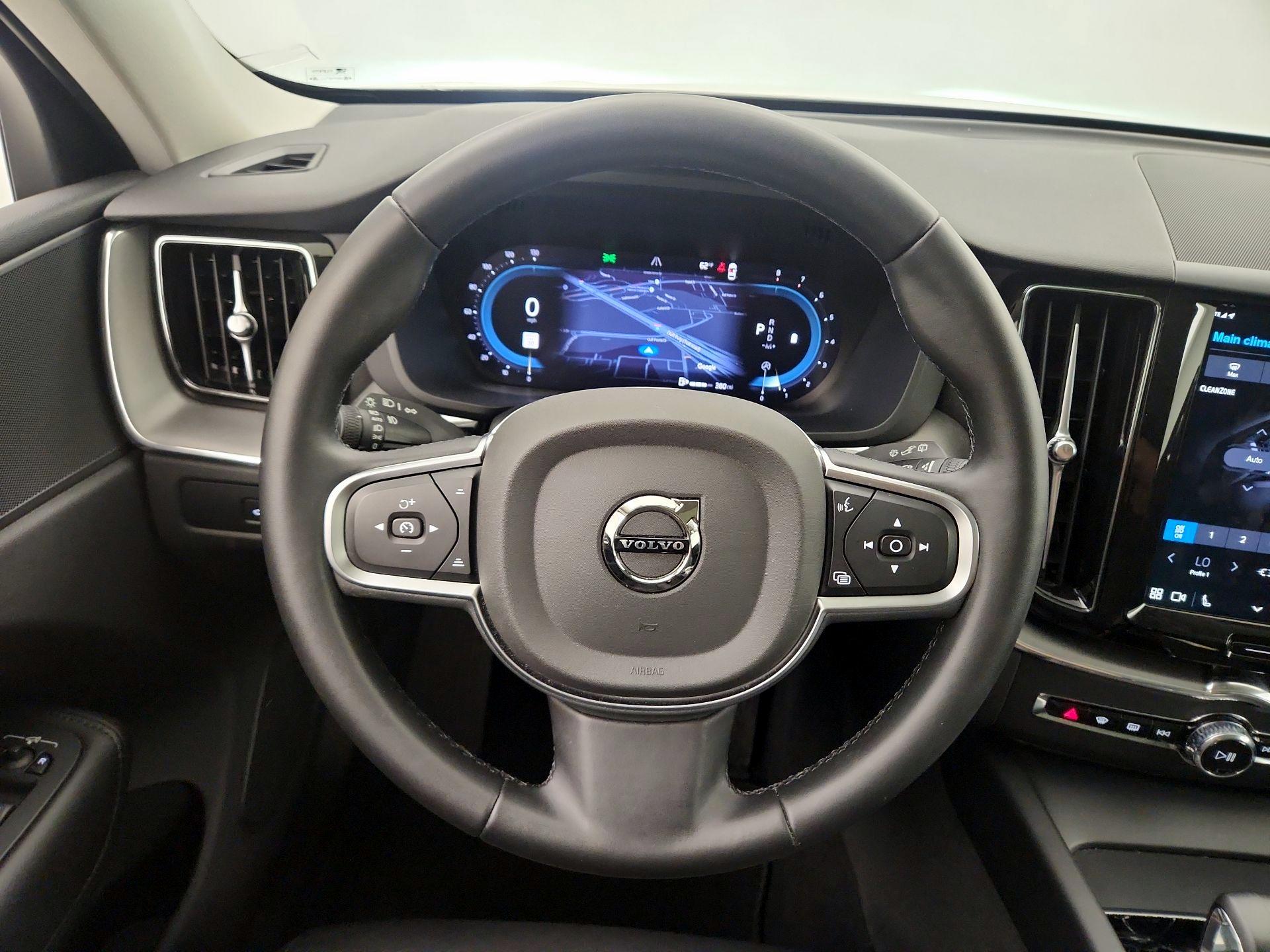 Thumbnail: 2025 Volvo XC60 - 10