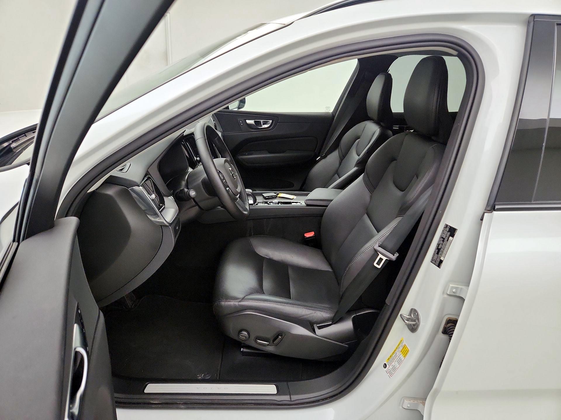 Thumbnail: 2025 Volvo XC60 - 11