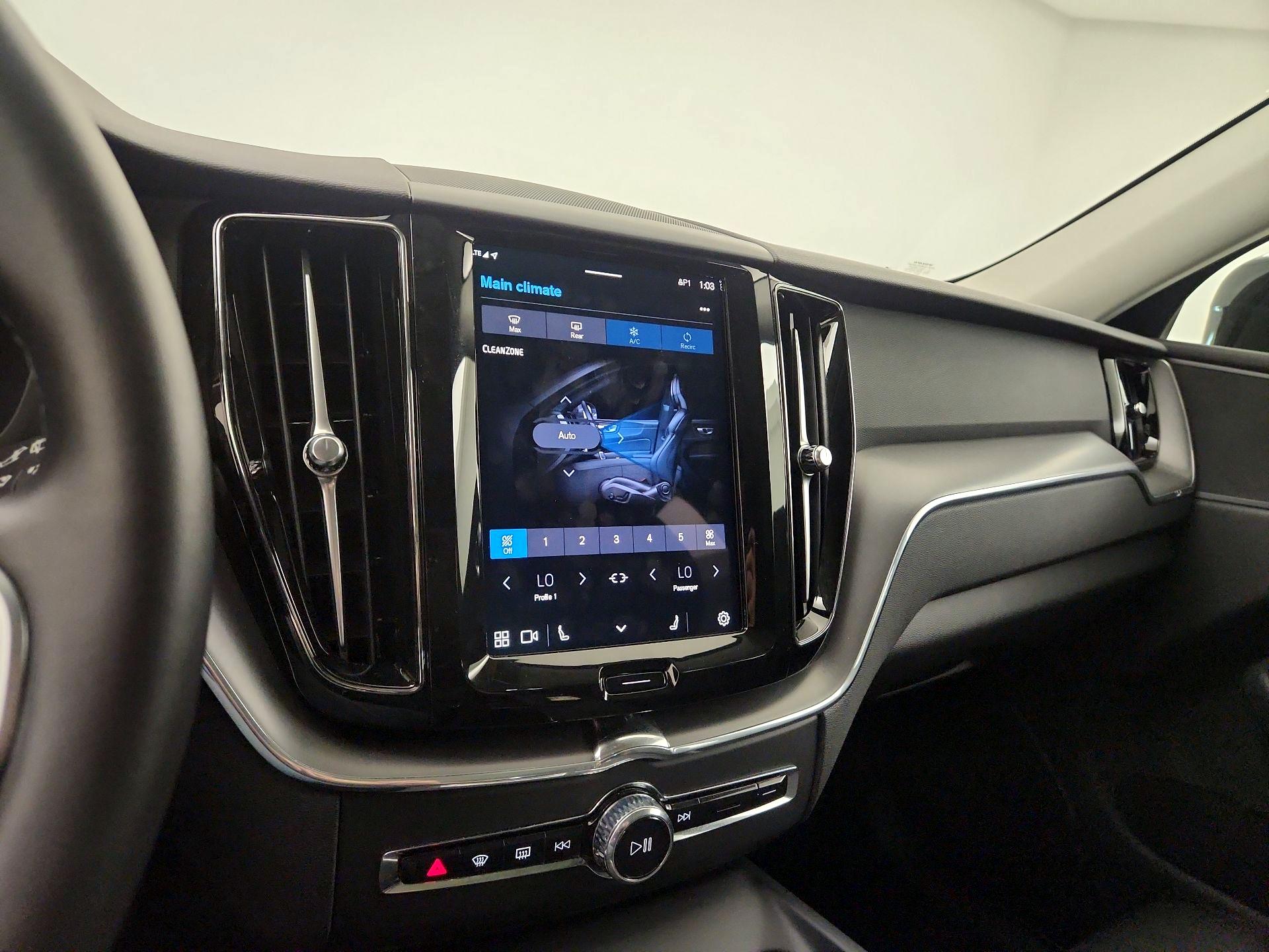 Thumbnail: 2025 Volvo XC60 - 13