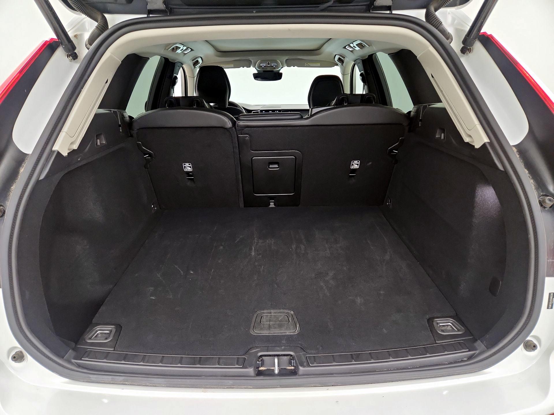 Thumbnail: 2025 Volvo XC60 - 16