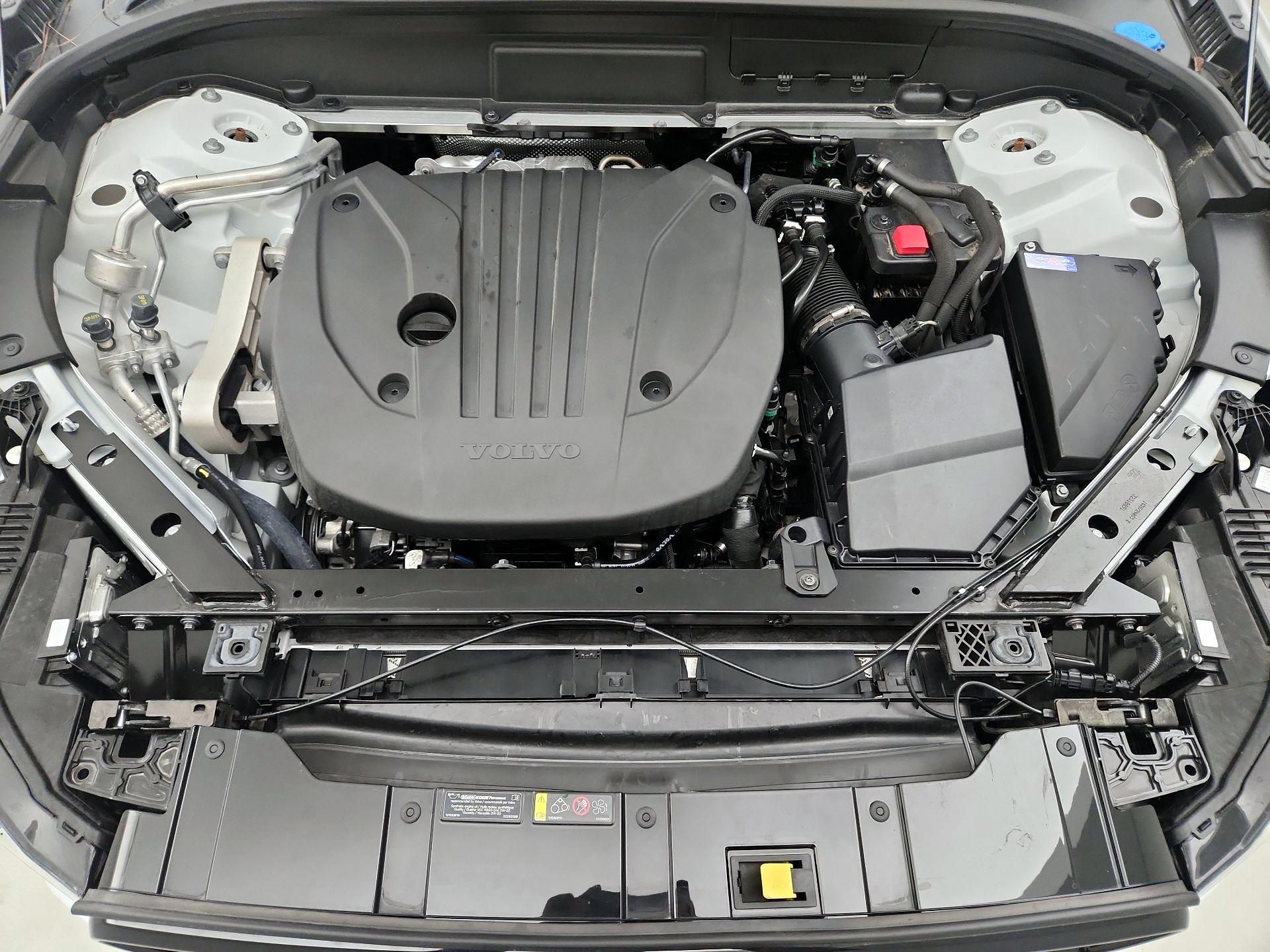 Thumbnail: 2025 Volvo XC60 - 17