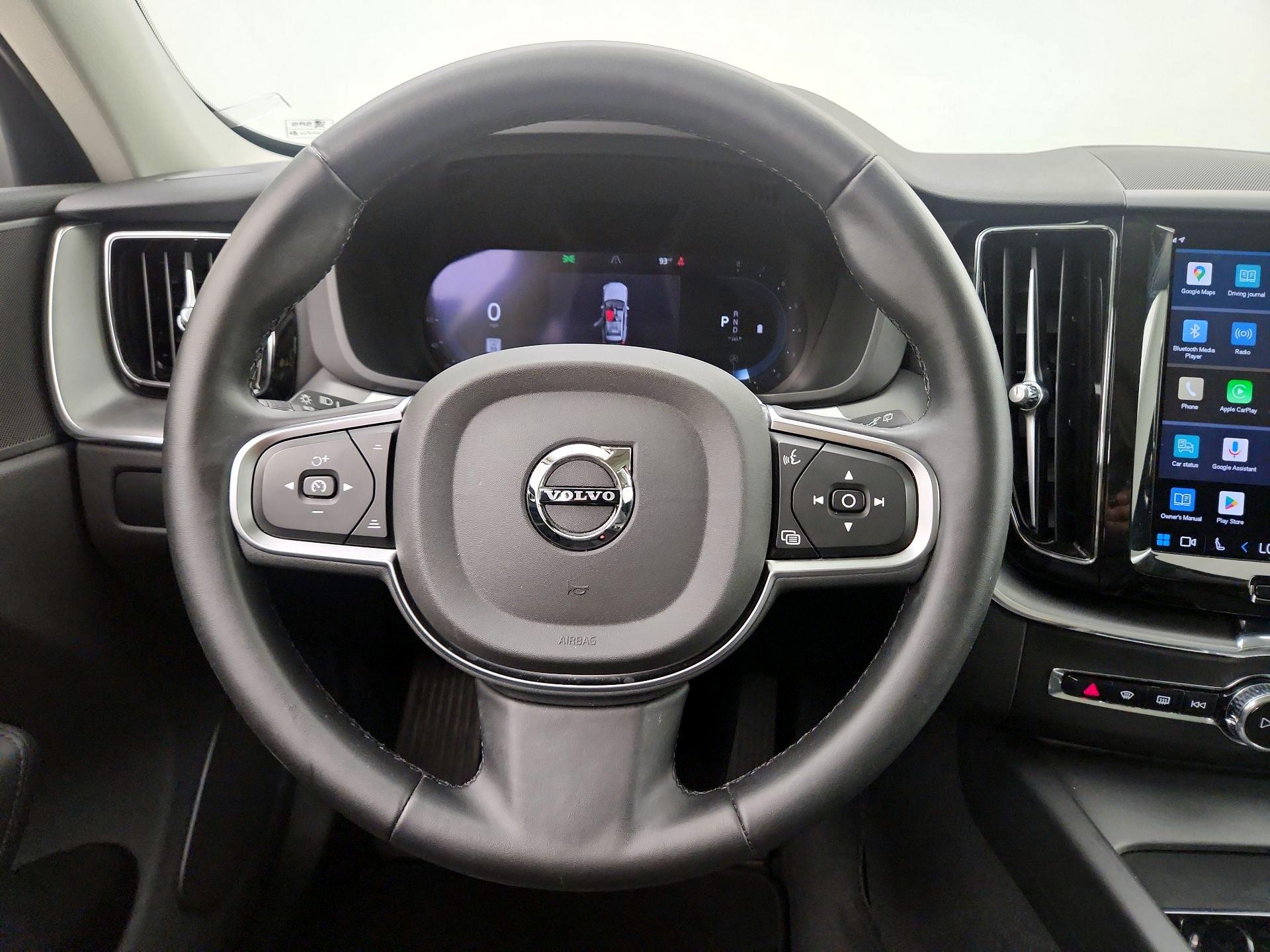 Thumbnail: 2025 Volvo XC60 - 10