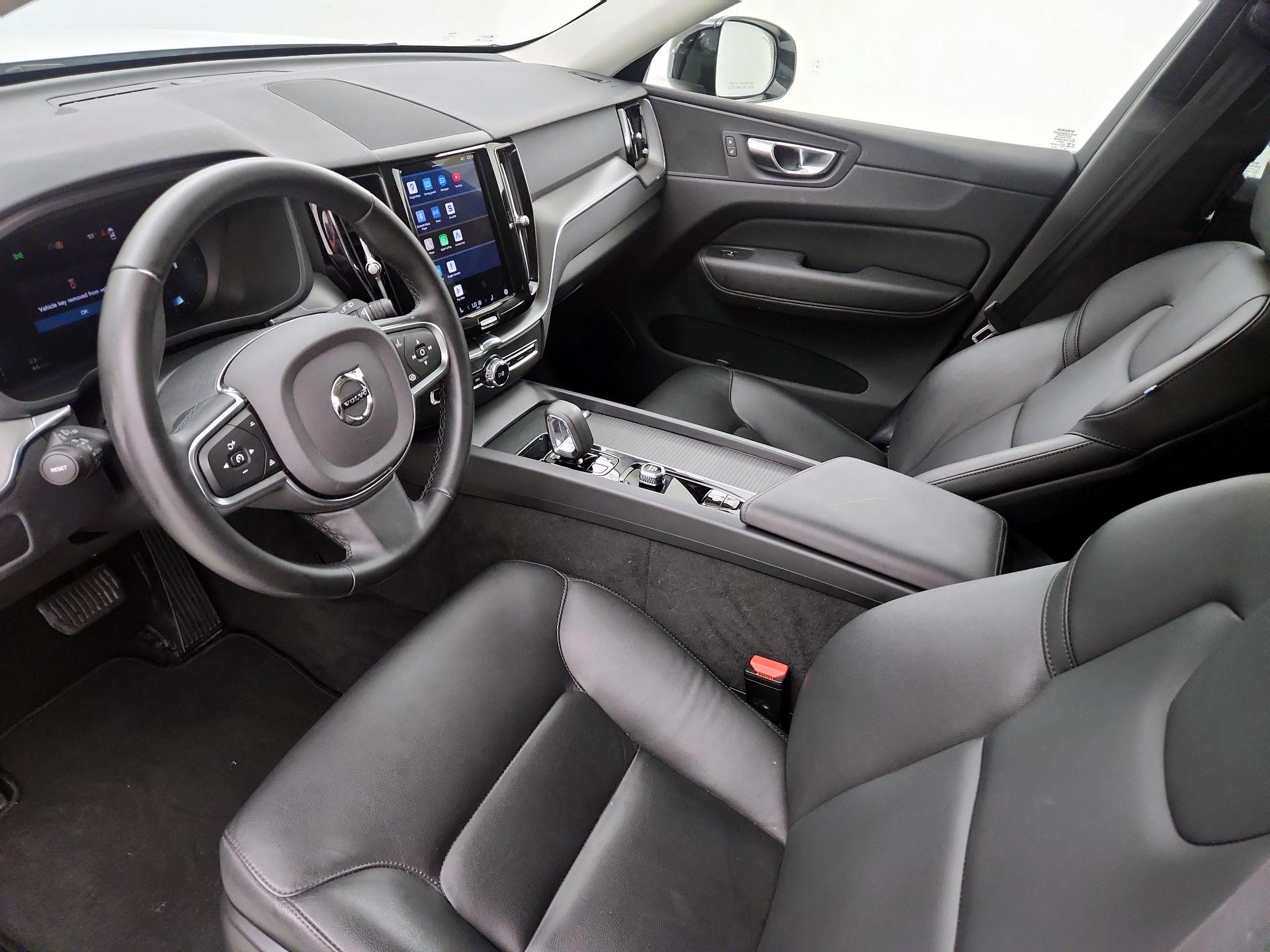 Thumbnail: 2025 Volvo XC60 - 11