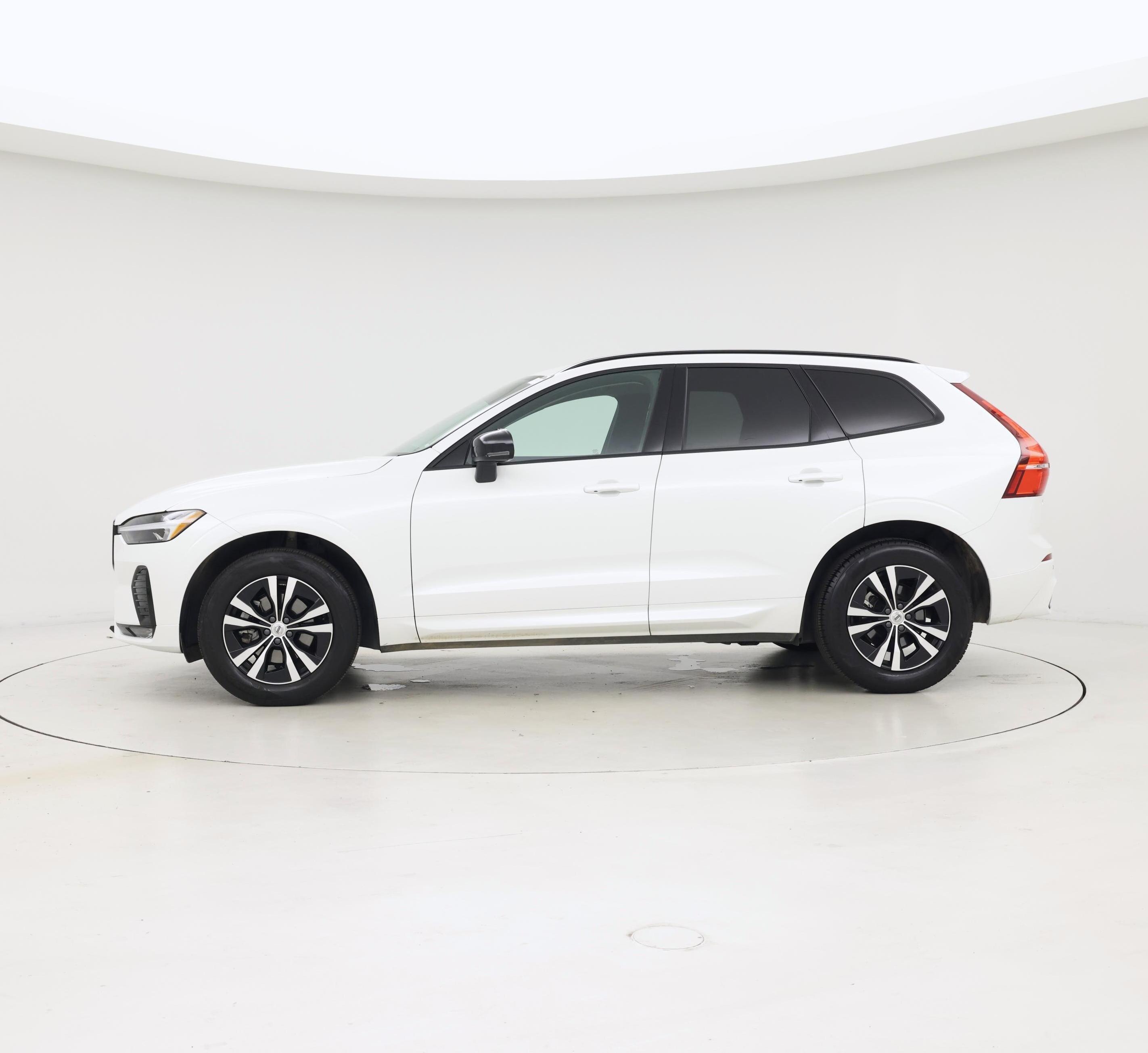 Thumbnail: 2025 Volvo XC60 - 3