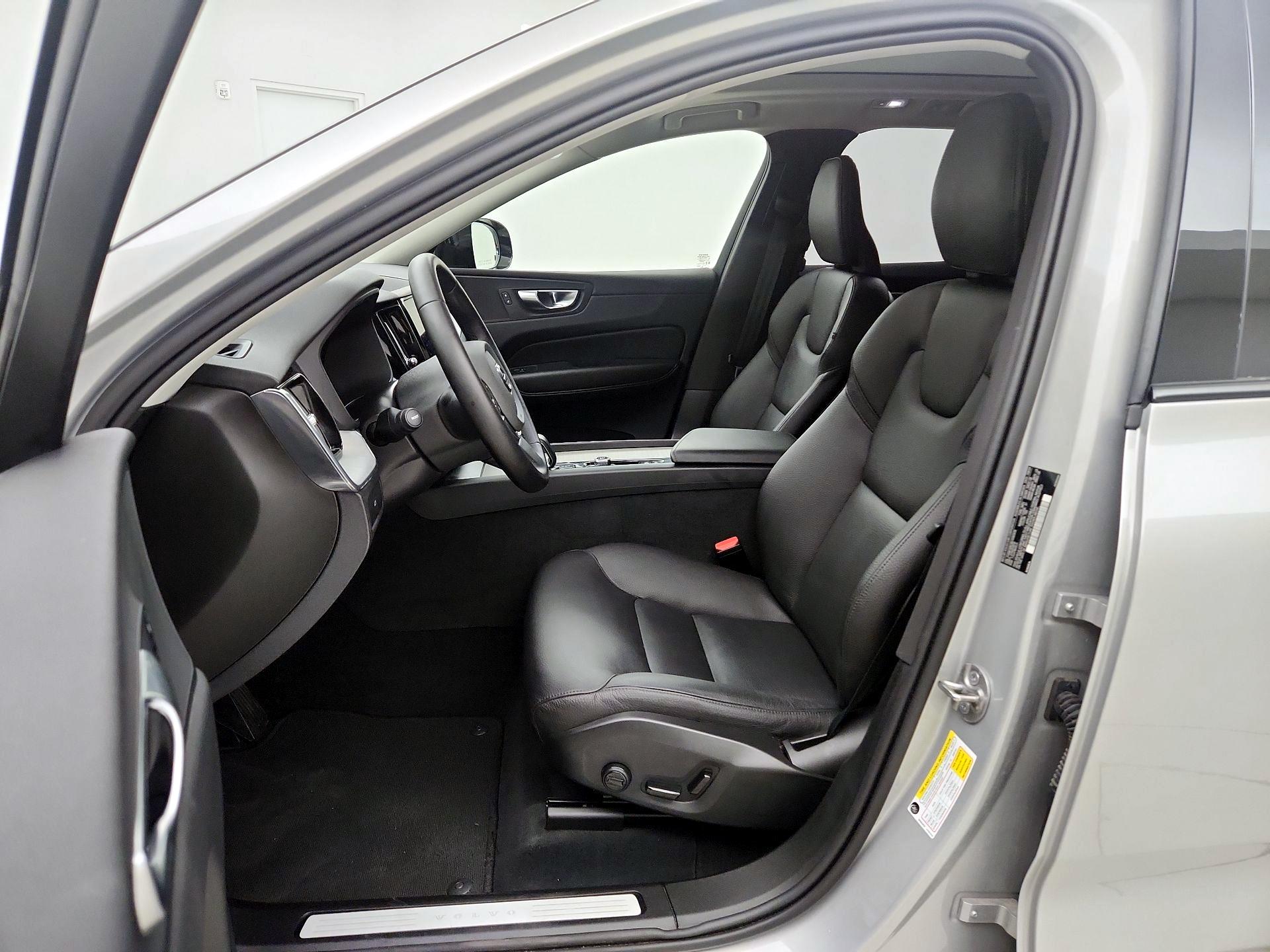 Thumbnail: 2025 Volvo XC60 - 11