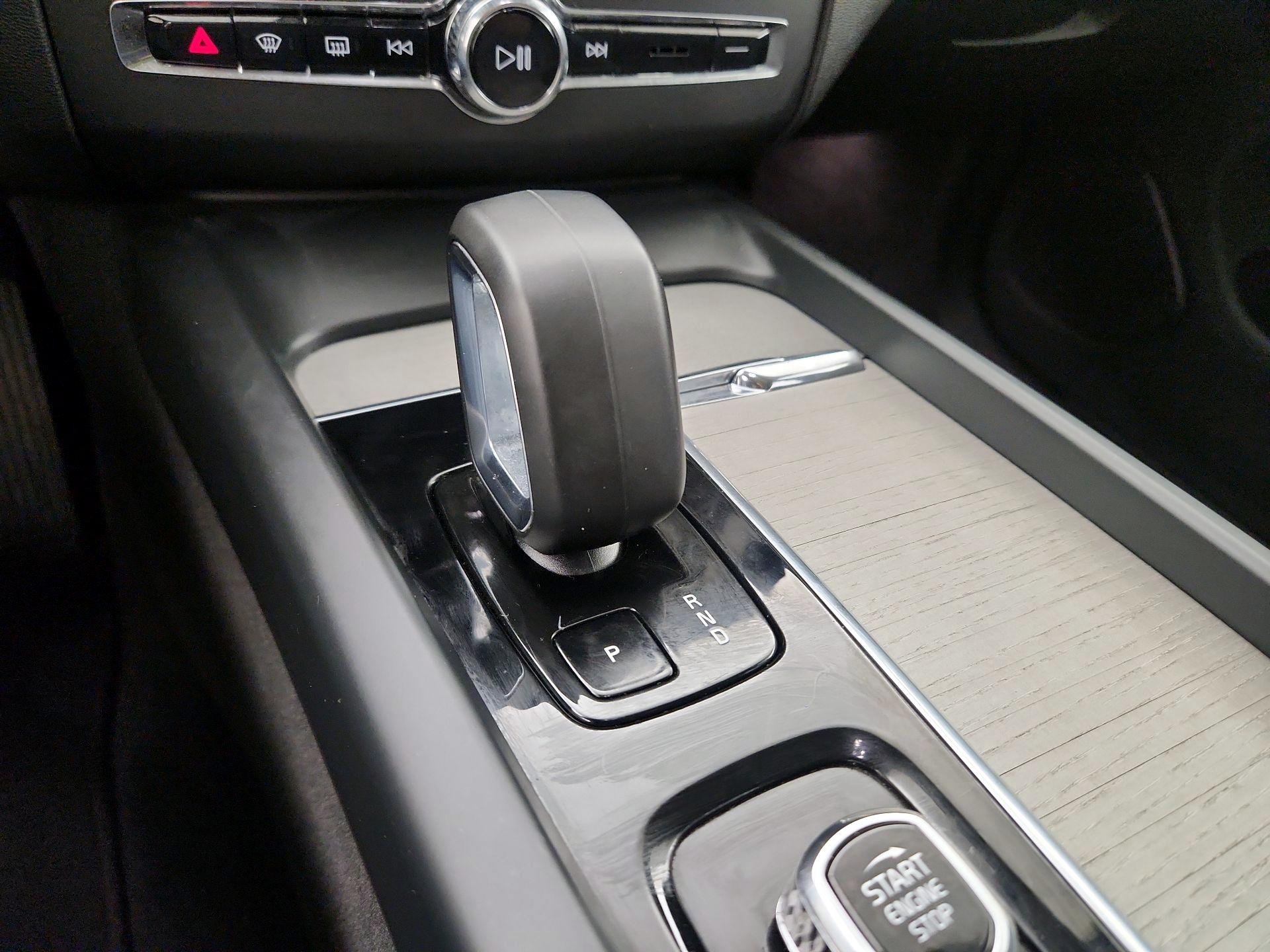 Thumbnail: 2025 Volvo XC60 - 15