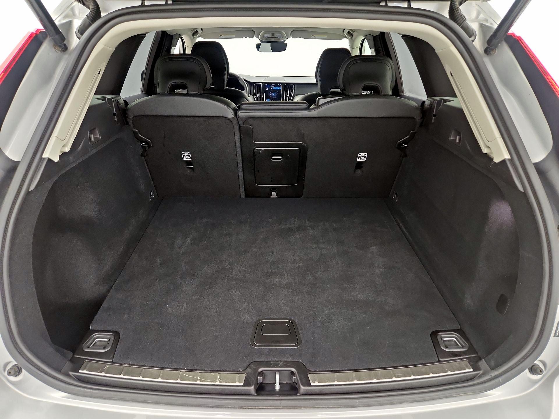 Thumbnail: 2025 Volvo XC60 - 16