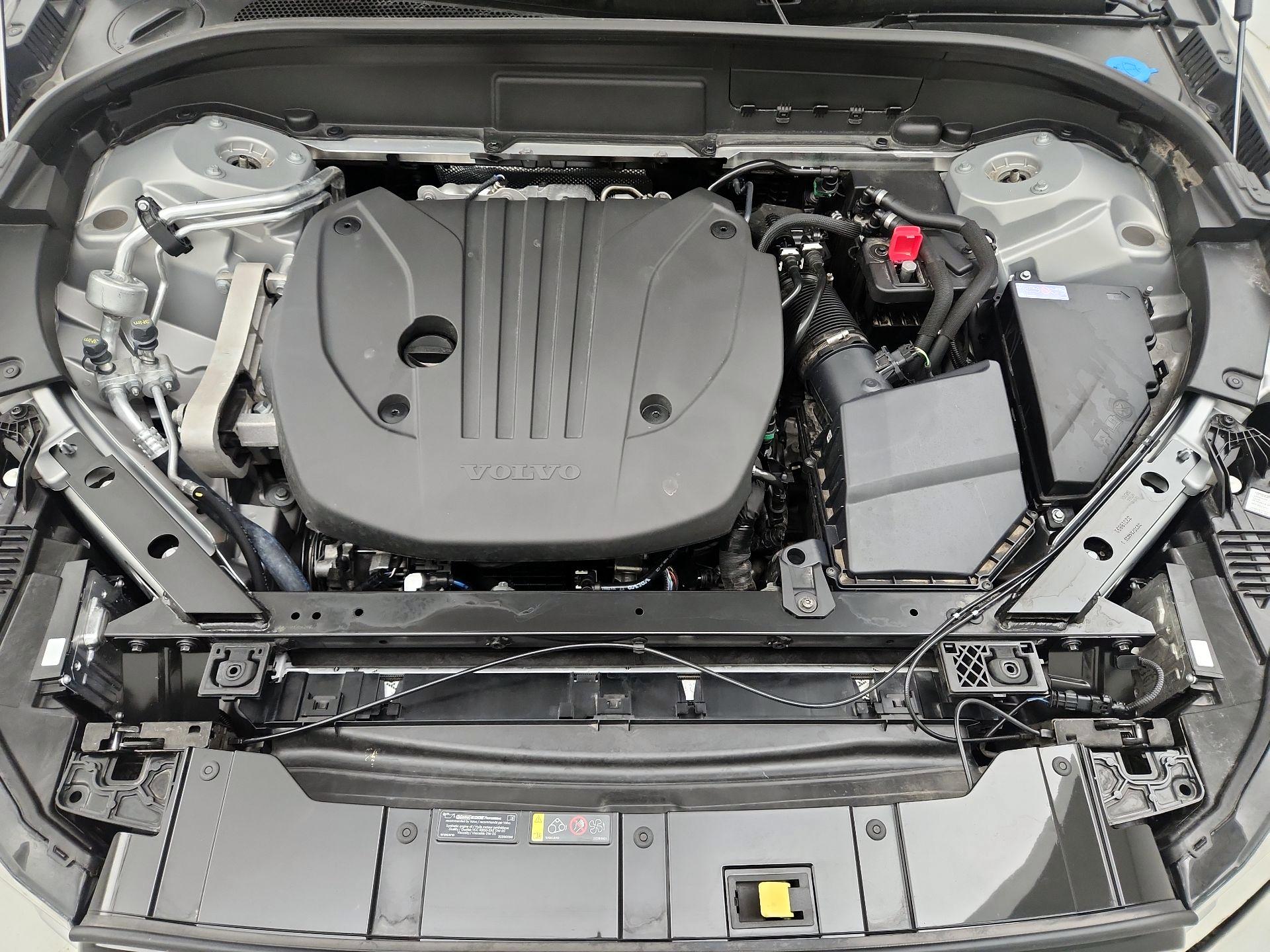 Thumbnail: 2025 Volvo XC60 - 17