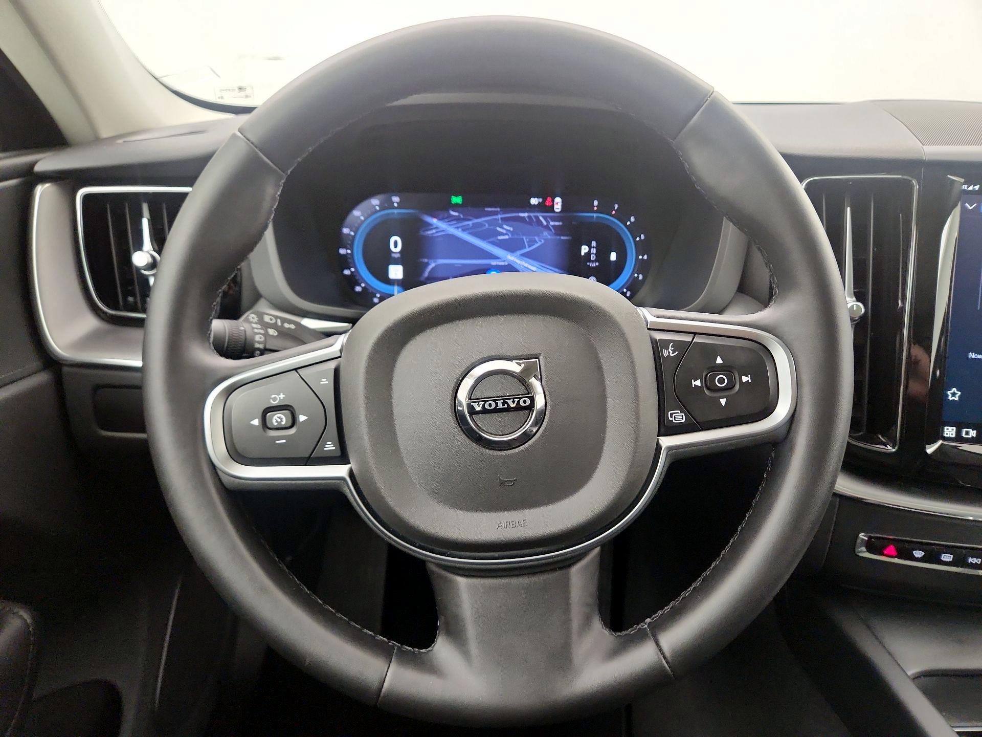 Thumbnail: 2025 Volvo XC60 - 10