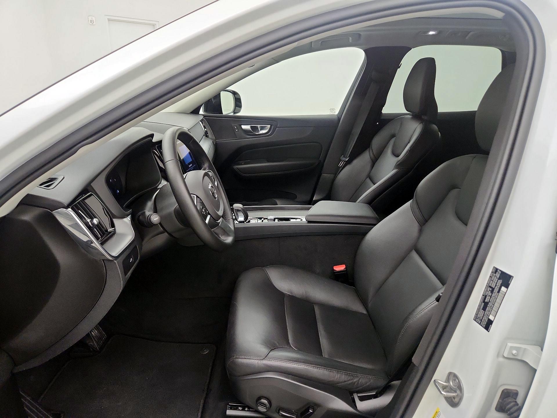 Thumbnail: 2025 Volvo XC60 - 11