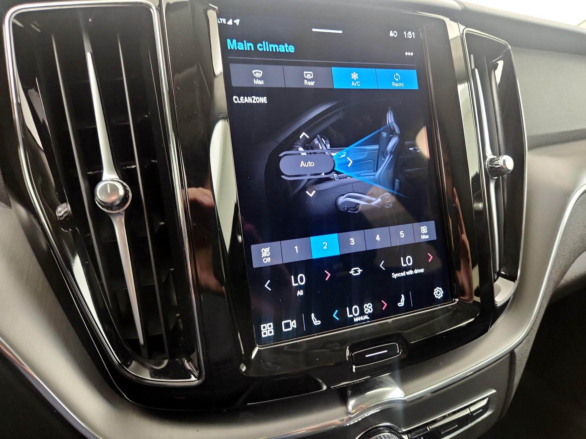 Thumbnail: 2025 Volvo XC60 - 15