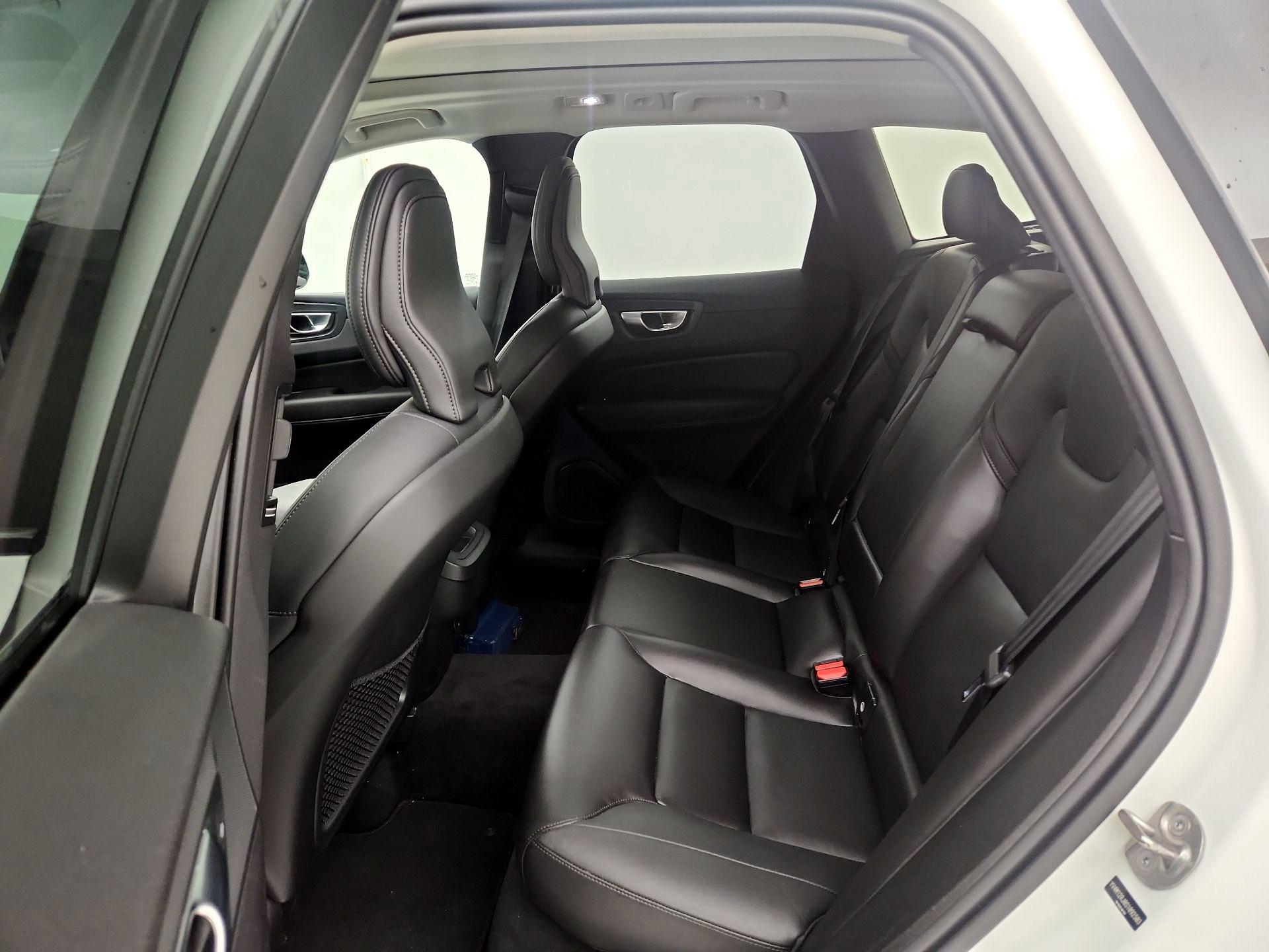 Thumbnail: 2025 Volvo XC60 - 17