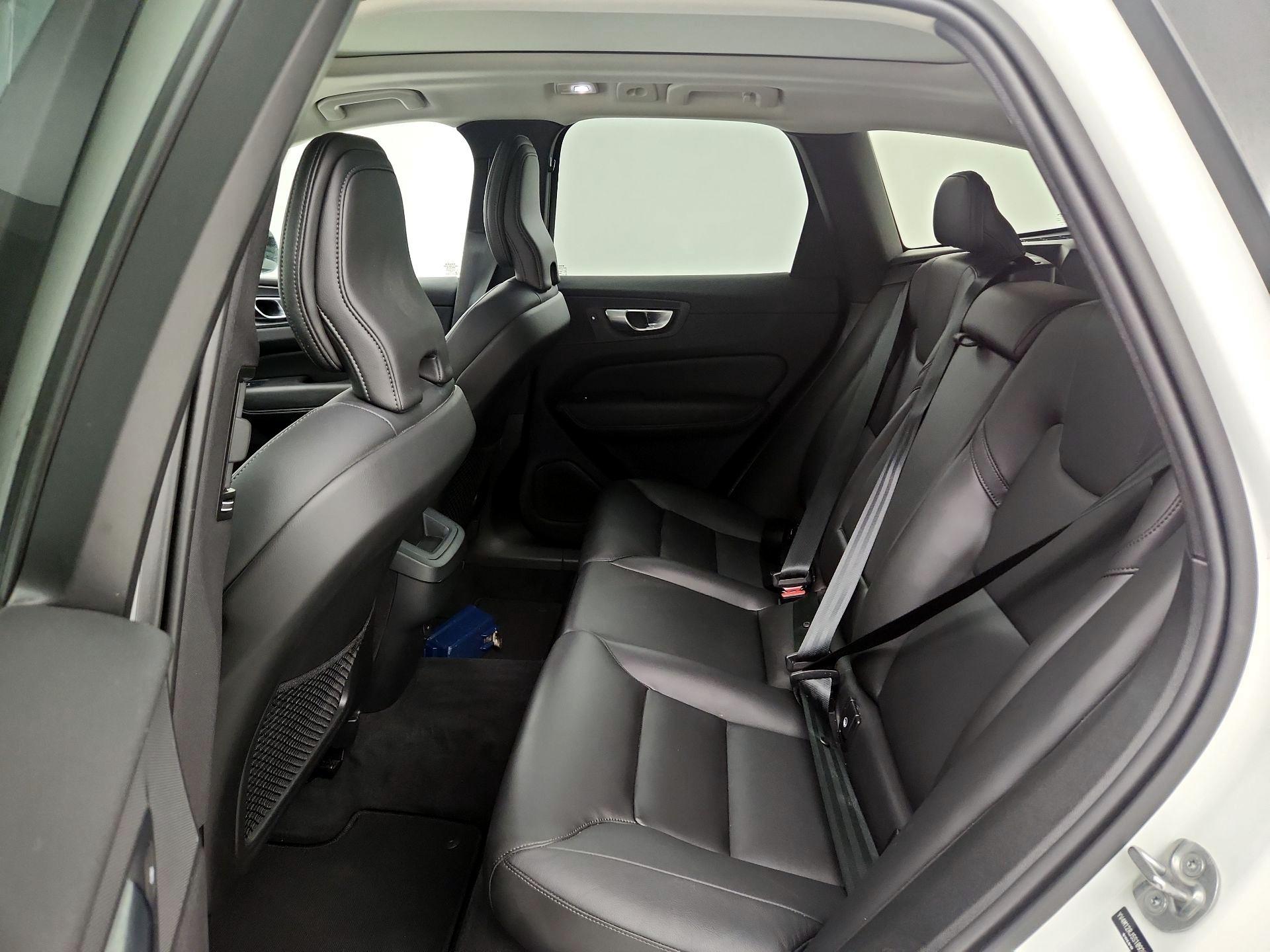 Thumbnail: 2025 Volvo XC60 - 17