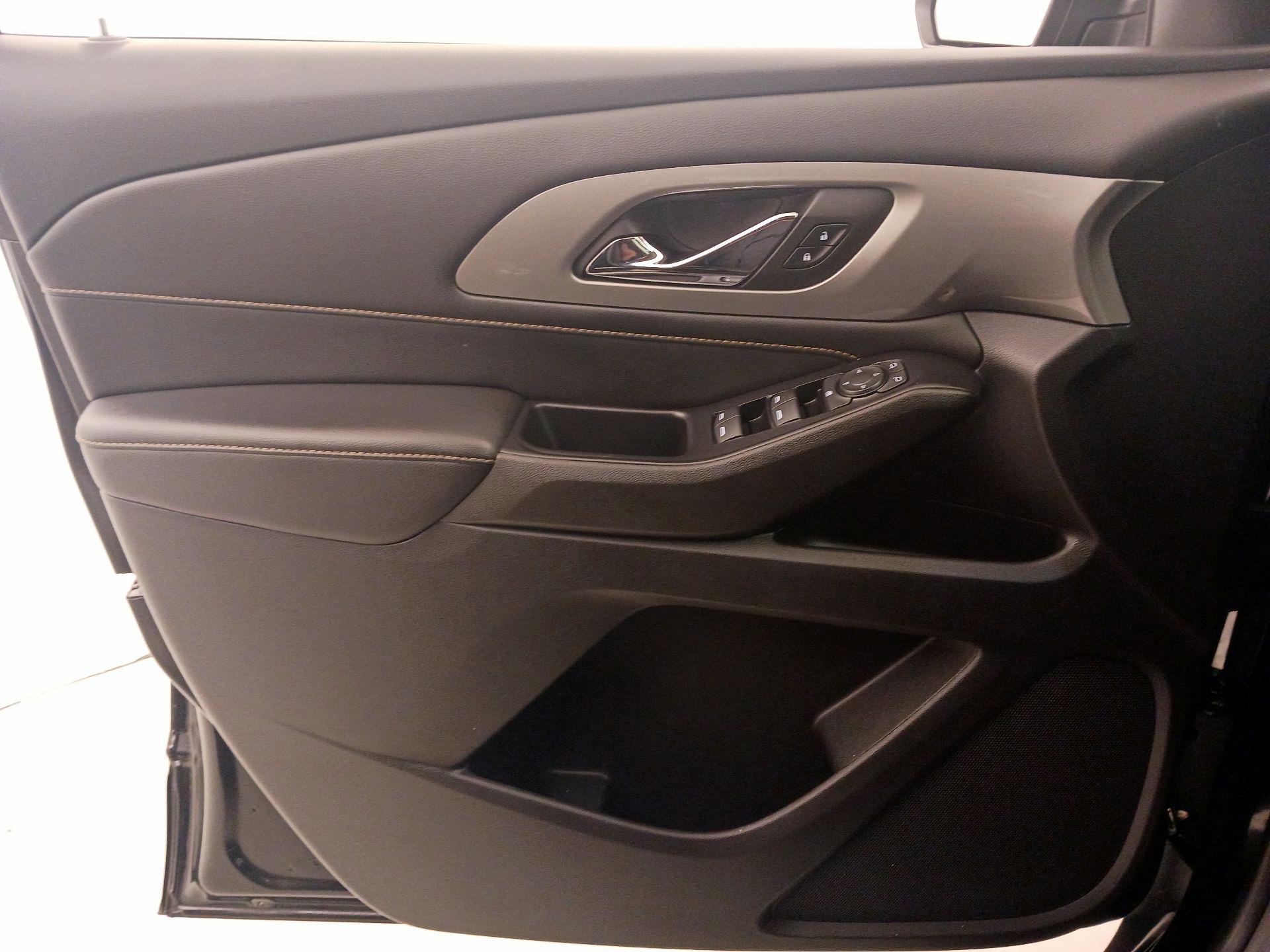 Thumbnail: 2021 Chevrolet Traverse - 12