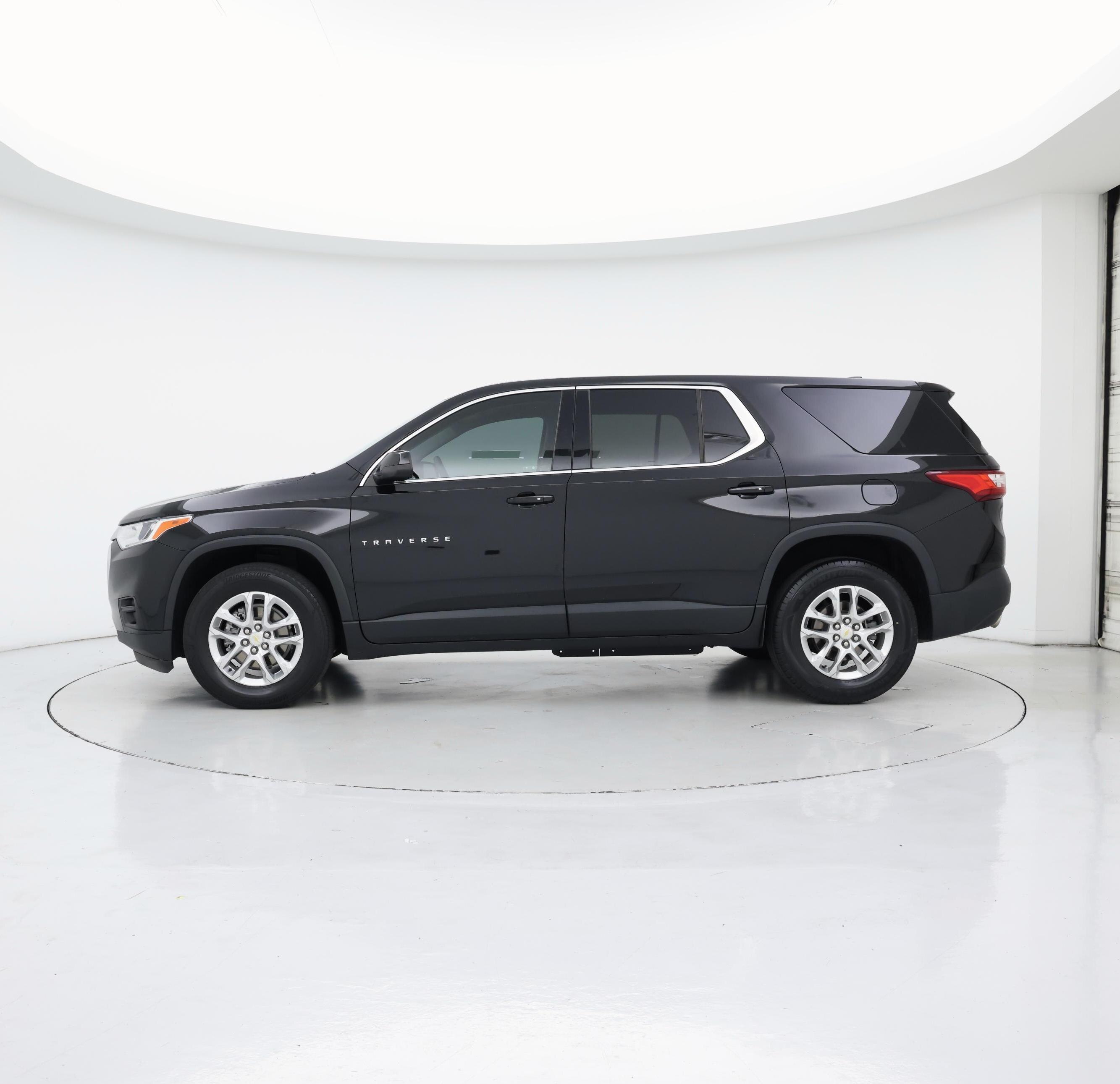 Thumbnail: 2021 Chevrolet Traverse - 3