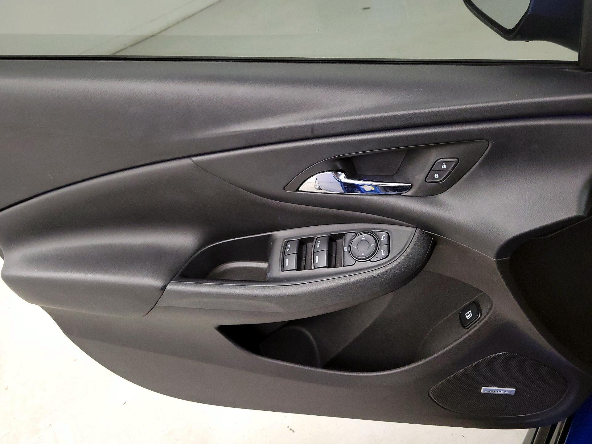 Thumbnail: 2017 Chevrolet Volt - 10