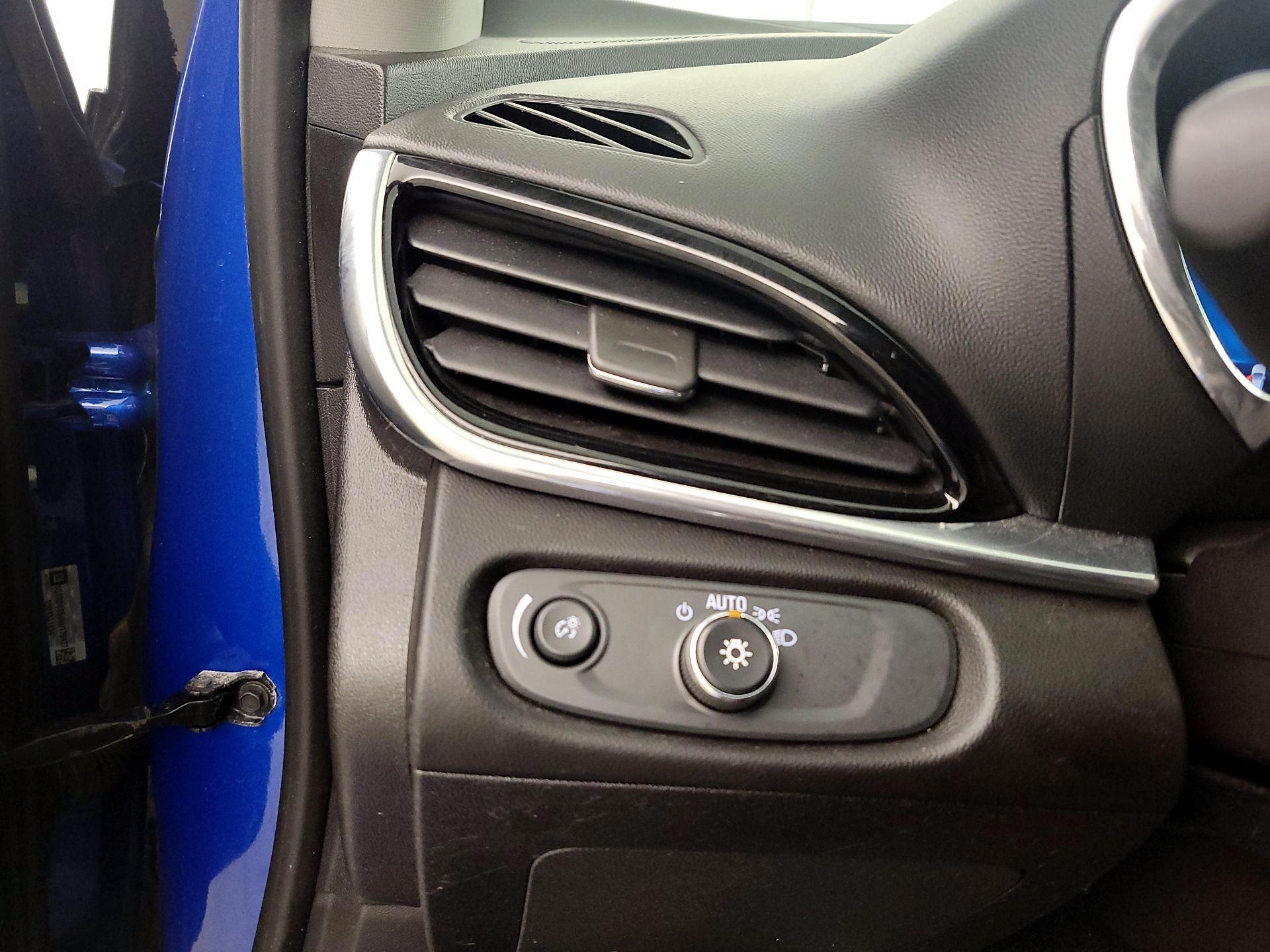 Thumbnail: 2017 Chevrolet Volt - 11