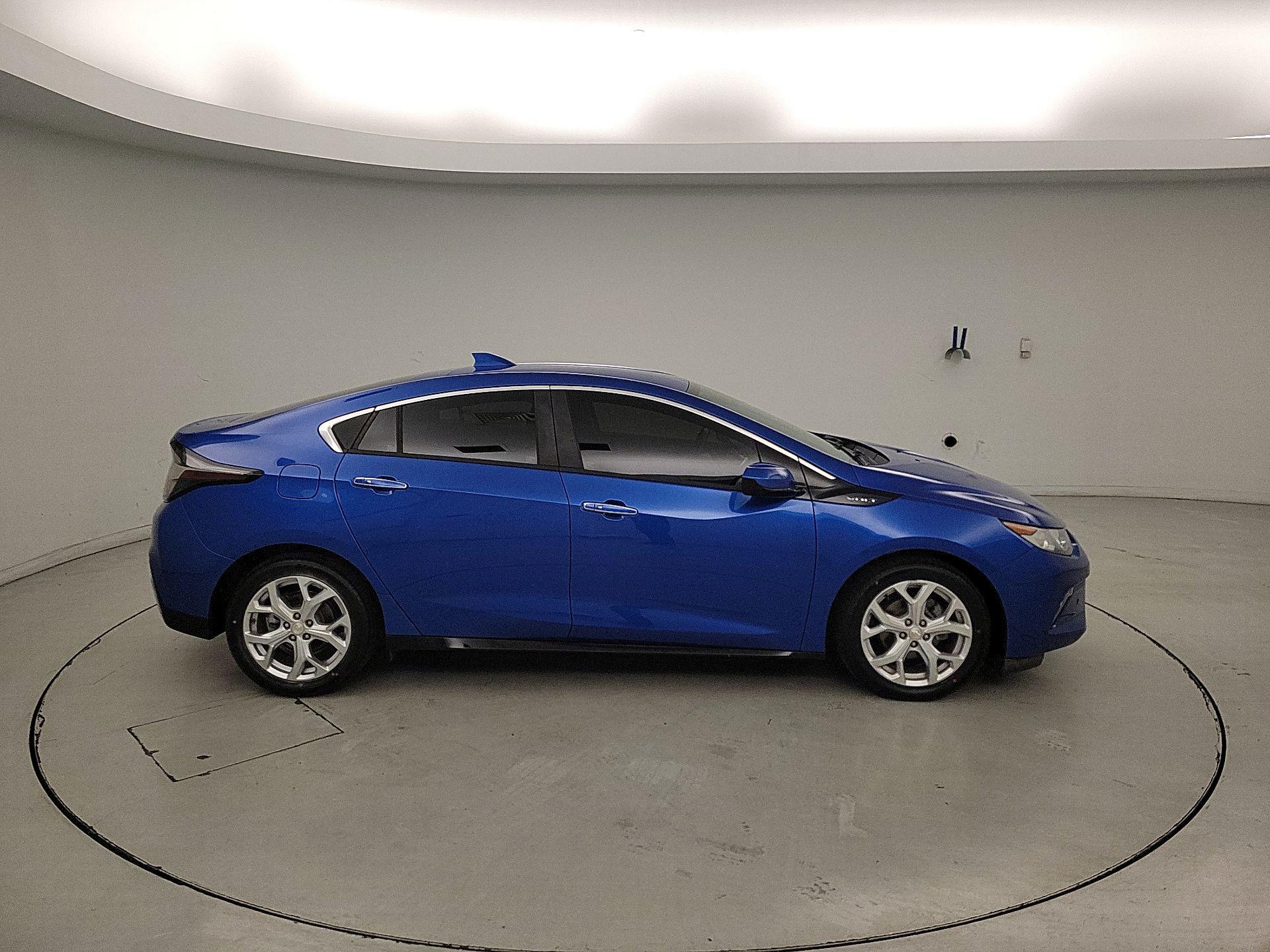 Thumbnail: 2017 Chevrolet Volt - 4