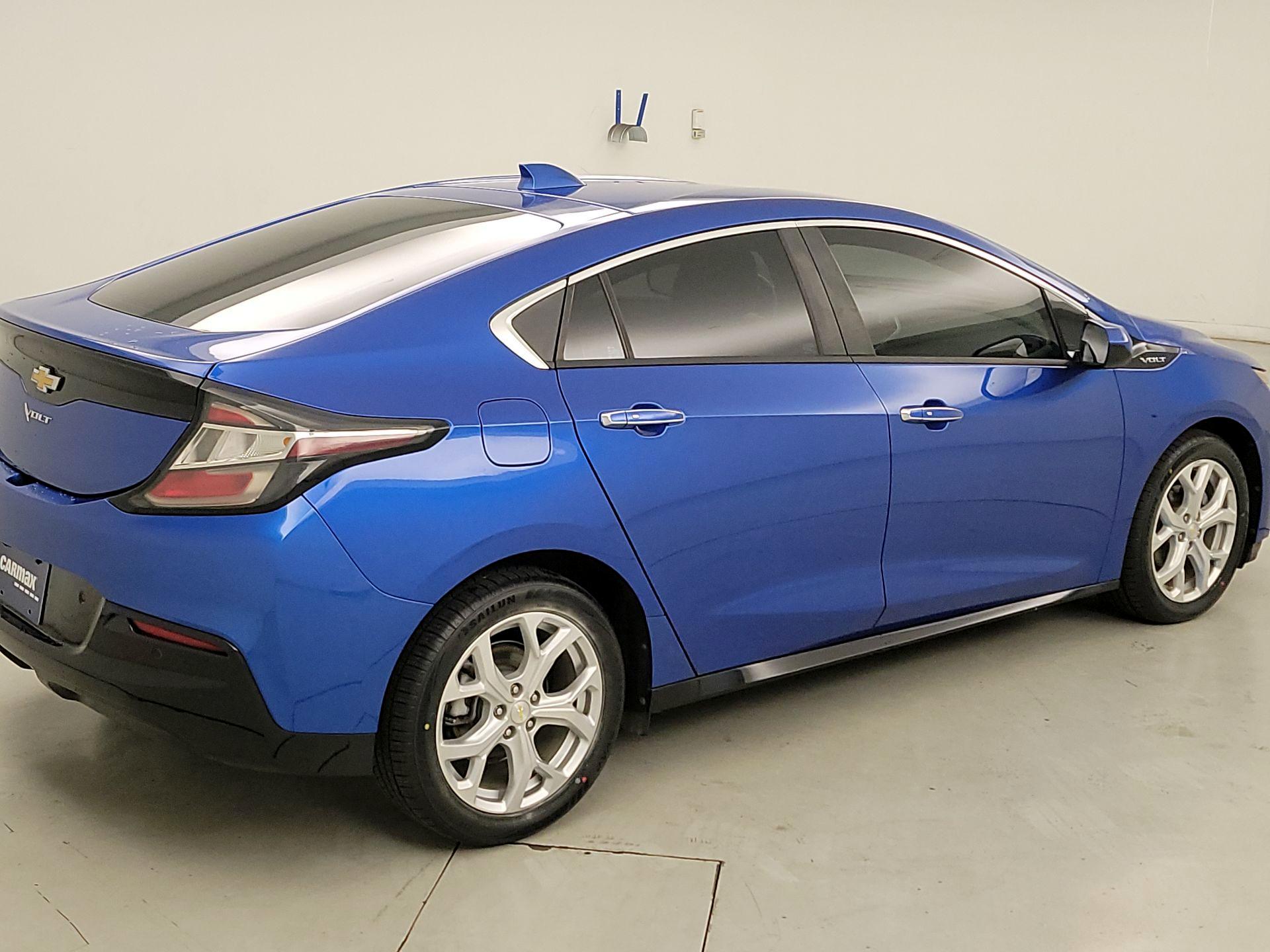 Thumbnail: 2017 Chevrolet Volt - 5