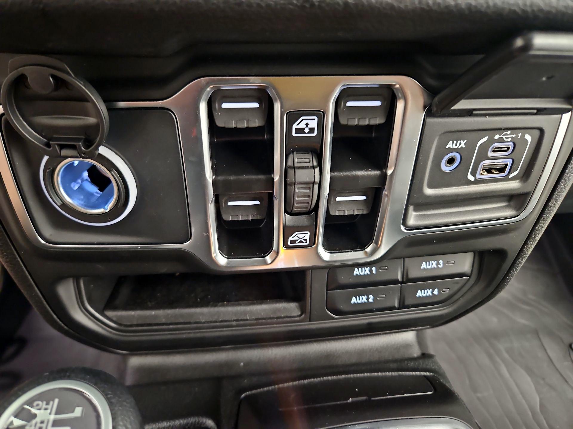 Thumbnail: 2025 Jeep Wrangler - 18