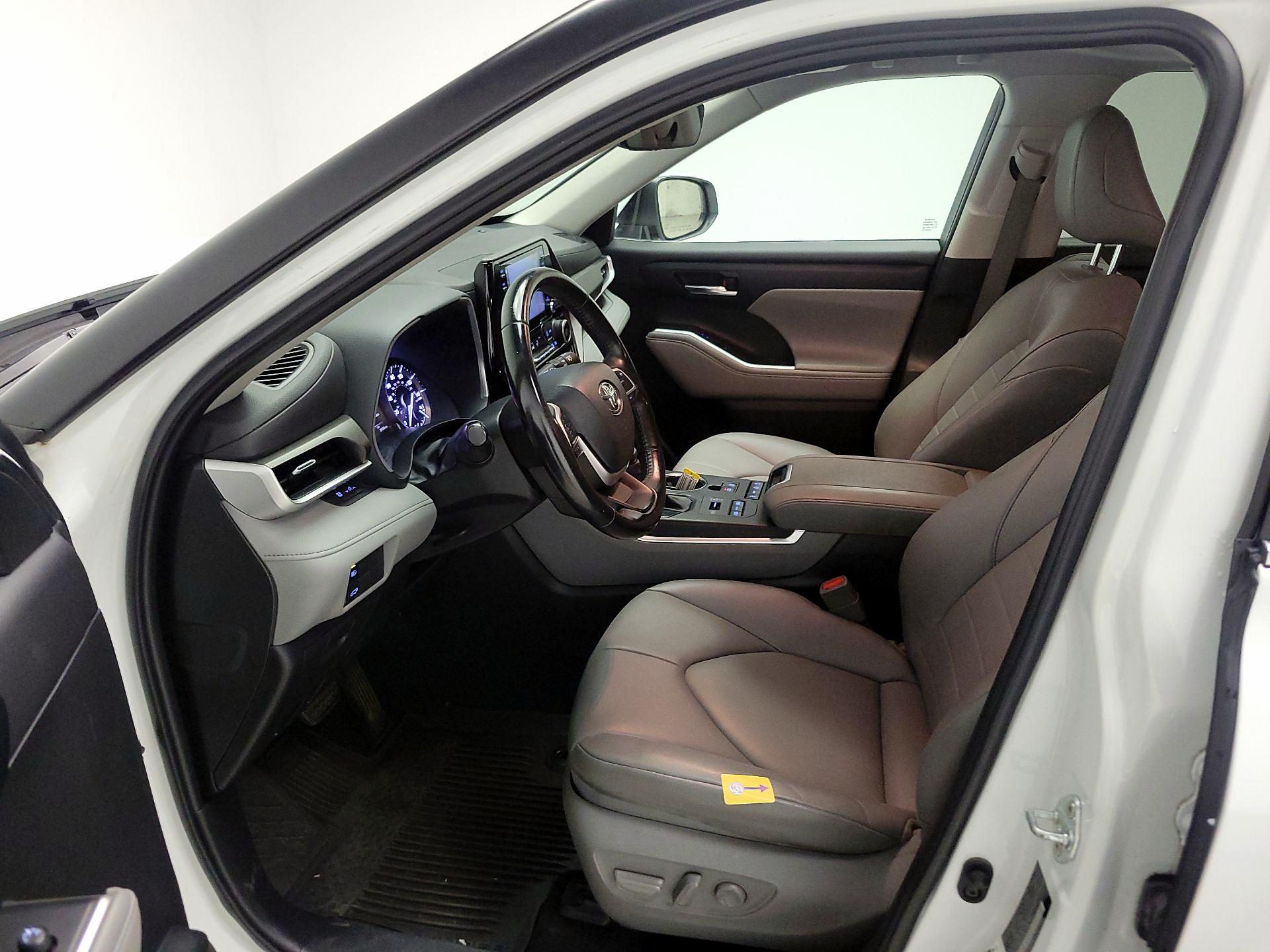 Thumbnail: 2022 Toyota Highlander - 11